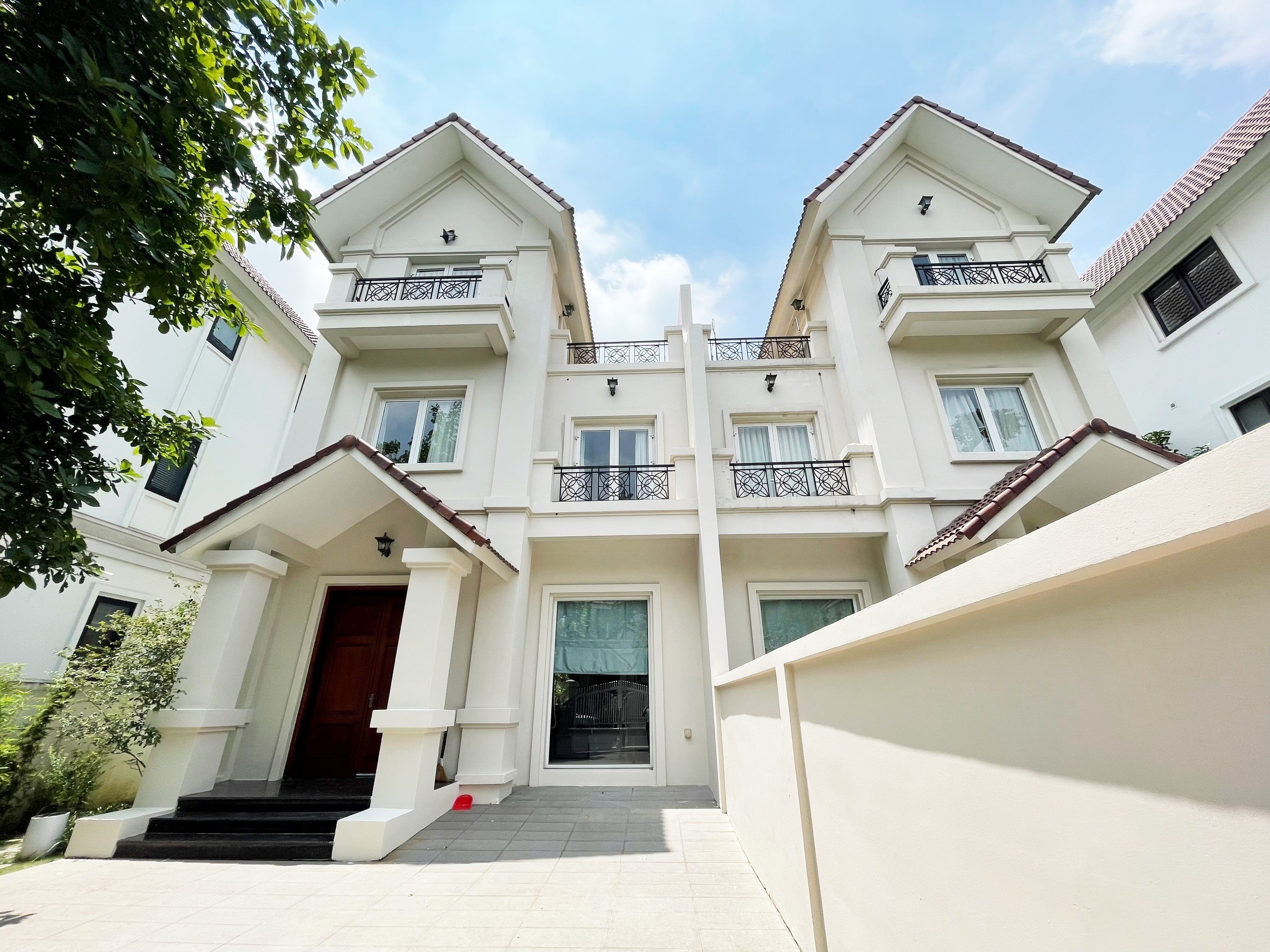 4 bedroom villa for rent in Hoa Sua block, Vinhomes Riverside, Long Bien district 1