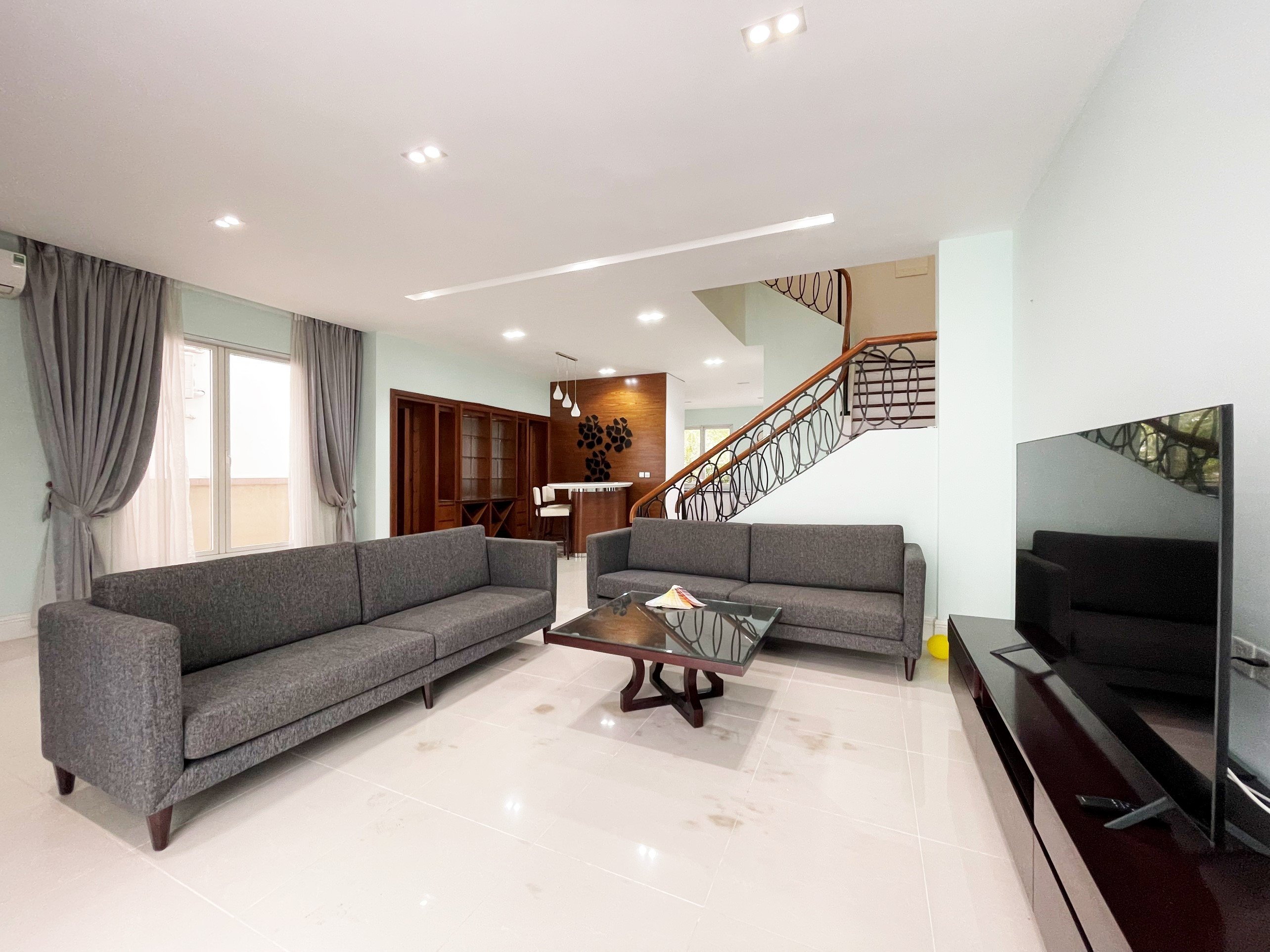 4 bedroom villa for rent in Hoa Sua block, Vinhomes Riverside, Long Bien district 4