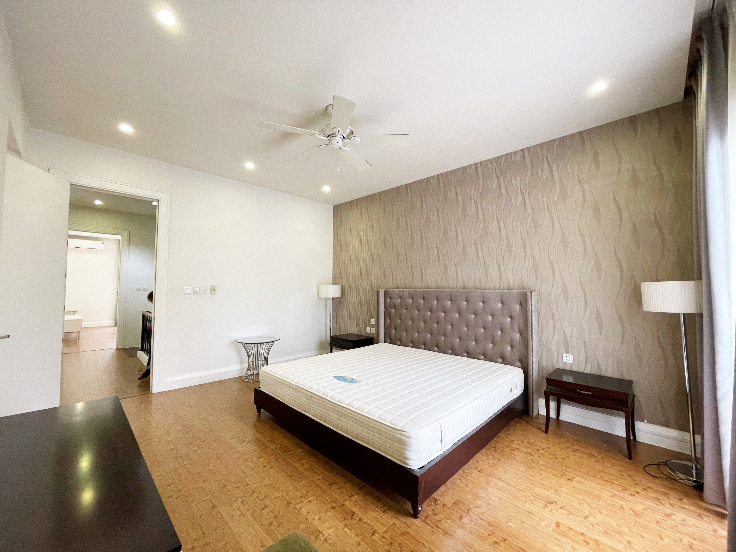 4 bedroom villa for rent in Hoa Sua block, Vinhomes Riverside, Long Bien district 10