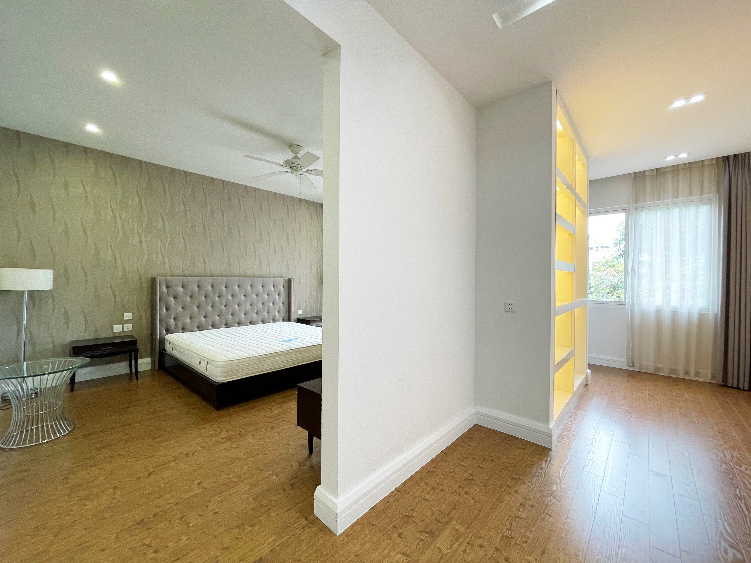 4 bedroom villa for rent in Hoa Sua block, Vinhomes Riverside, Long Bien district 13