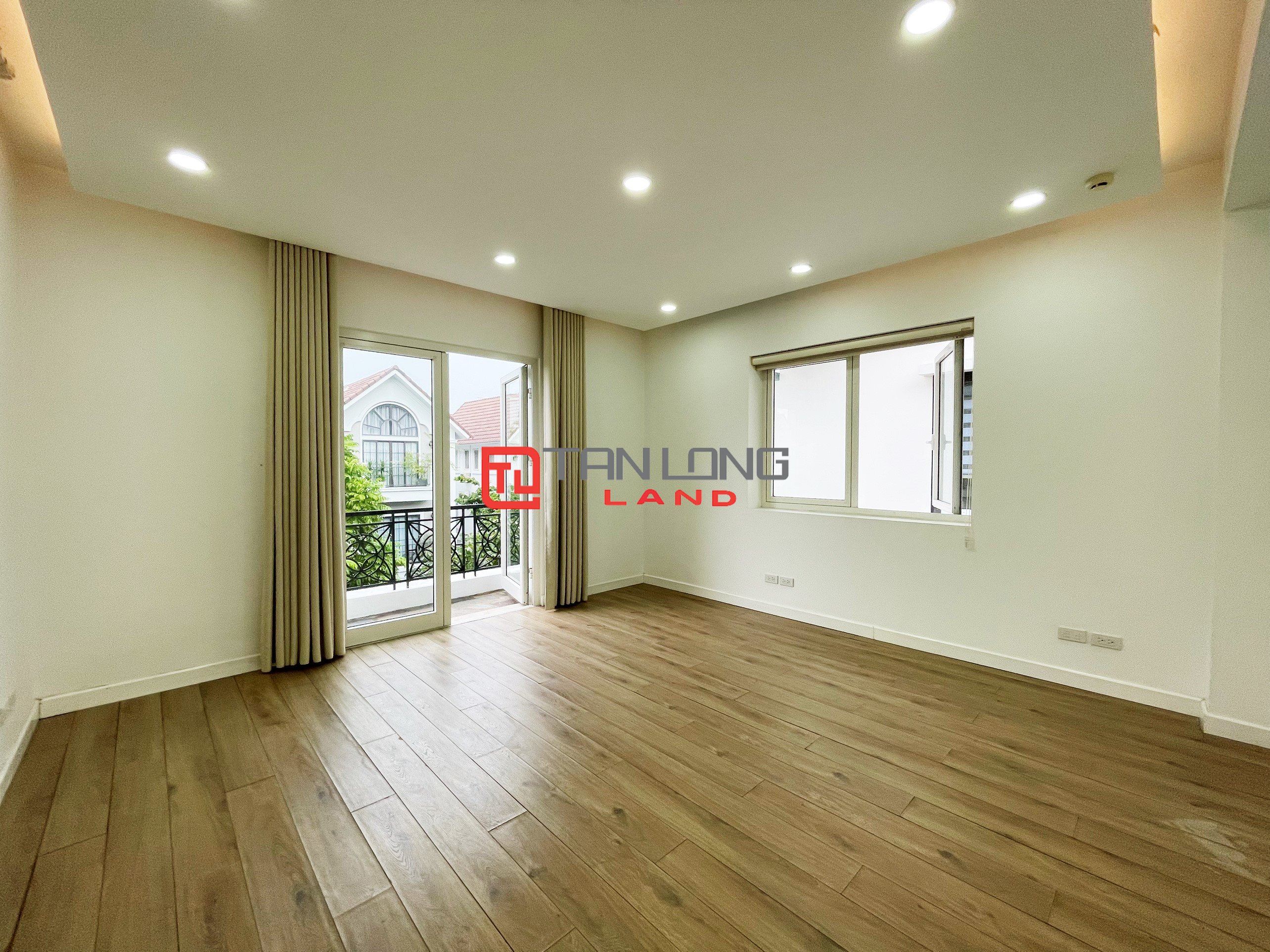Duplex Villa for rent with Full Furniture Cheap Price in Vinhomes Riverside Long Bien 15