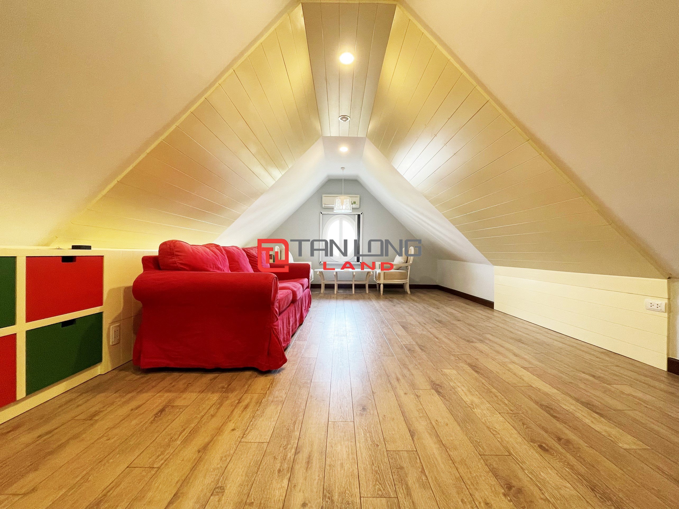 Full Furniture Villa for rent with 4 Bedrooms in Vinhomes Riverside Long Bien 21