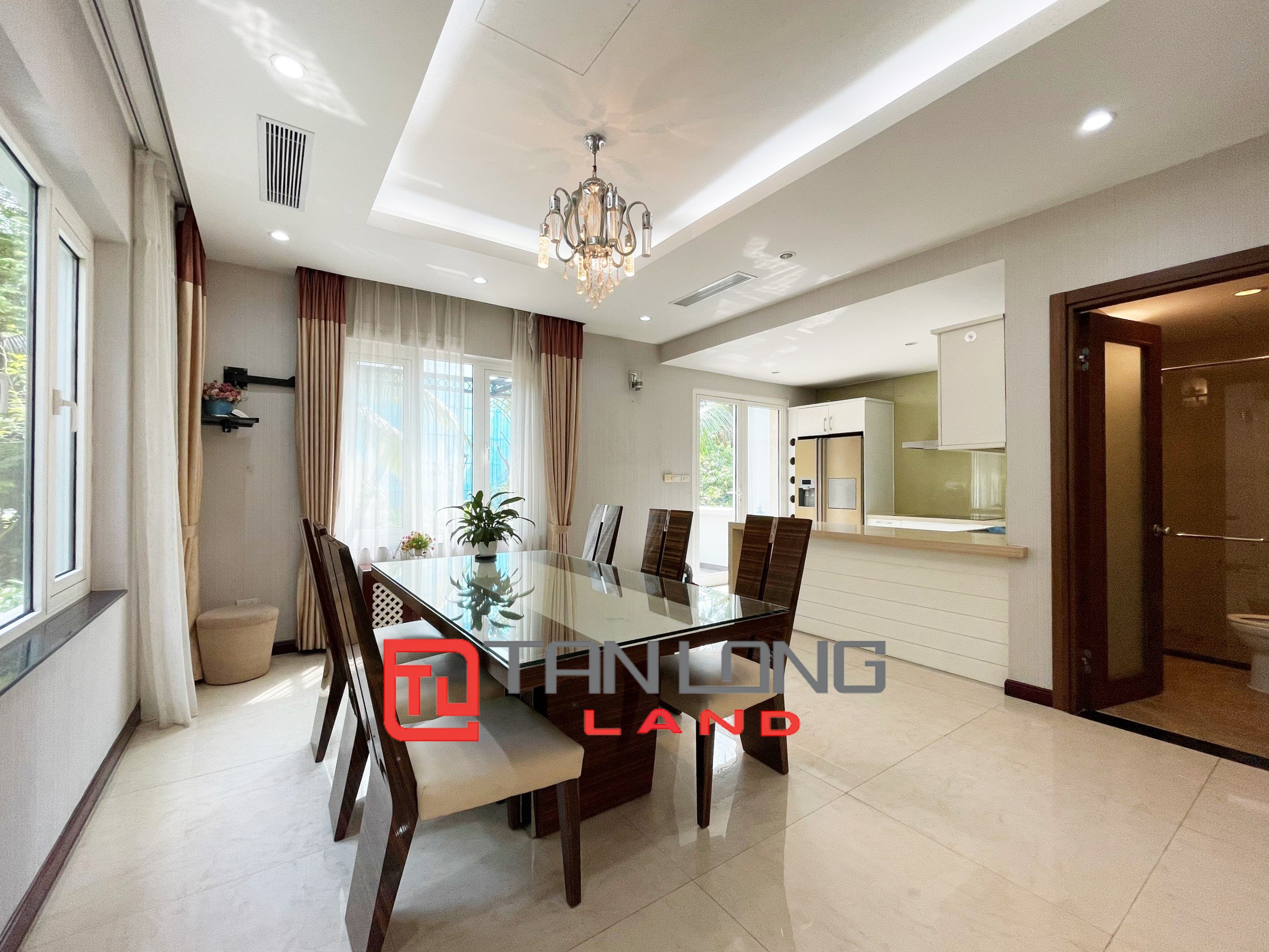 Fully Furnished Villa for rent with 4 Bedrooms near Vincom Shopping Center at Vinhomes Riverside 7