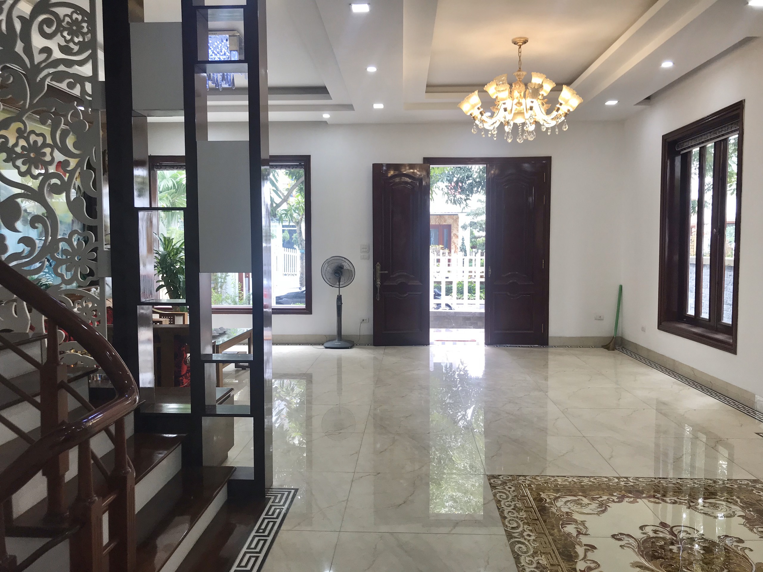 HOA PHUONG VINHOMES RIVERSIDE VILLAS FOR SALE WITH 4BR 14