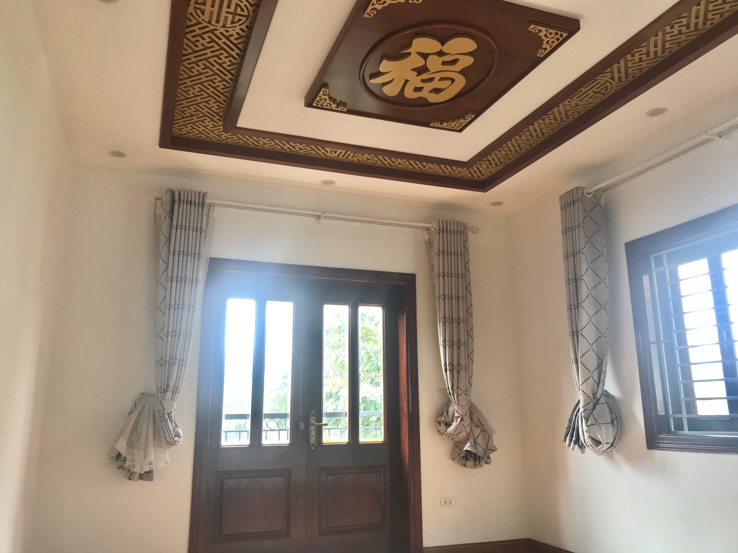 HOA PHUONG VINHOMES RIVERSIDE VILLAS FOR SALE WITH 4BR 18