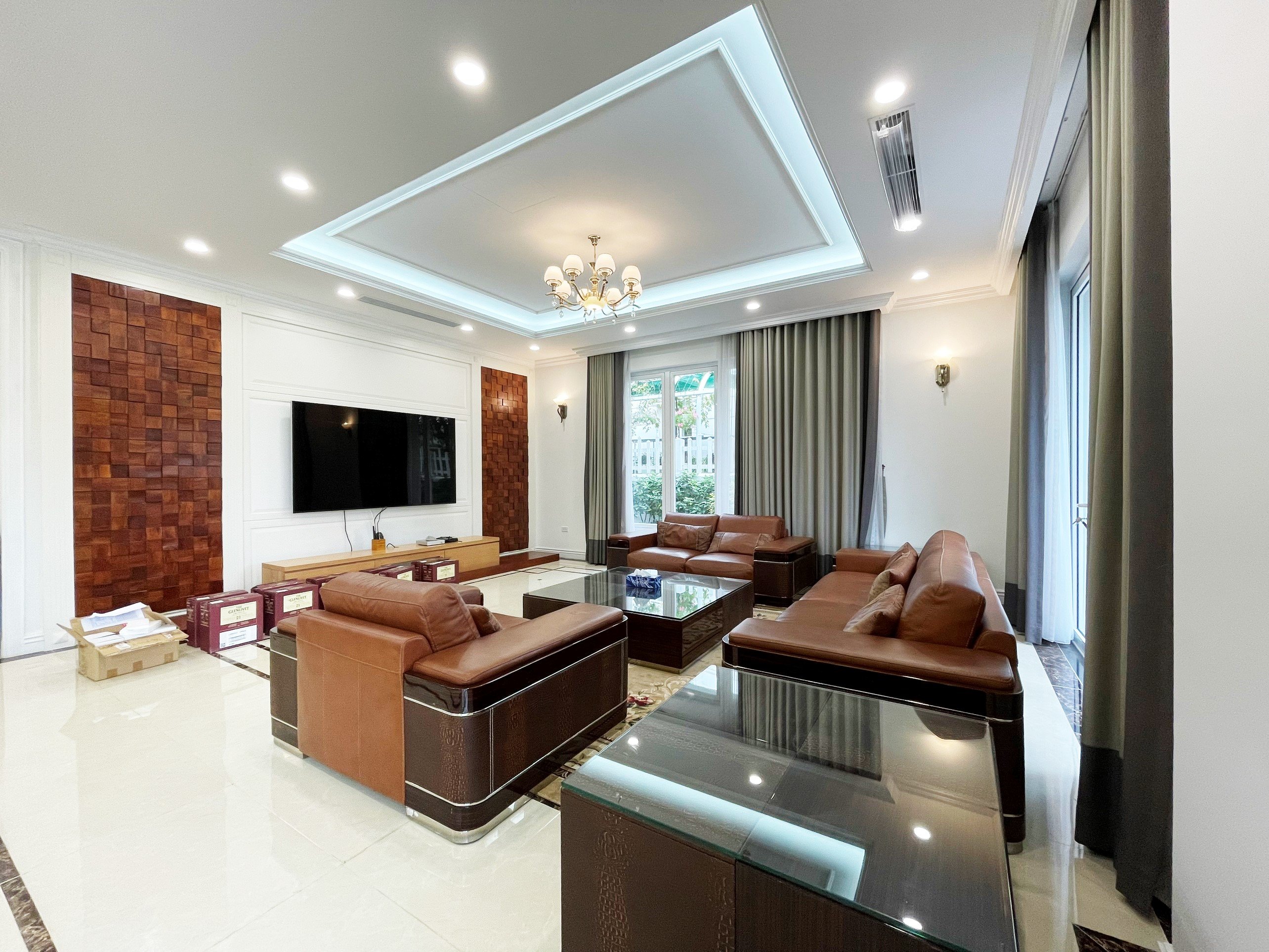 Incredible Bang Lang Villa for rent in Vinhomes Riverside, Long Bien District 1