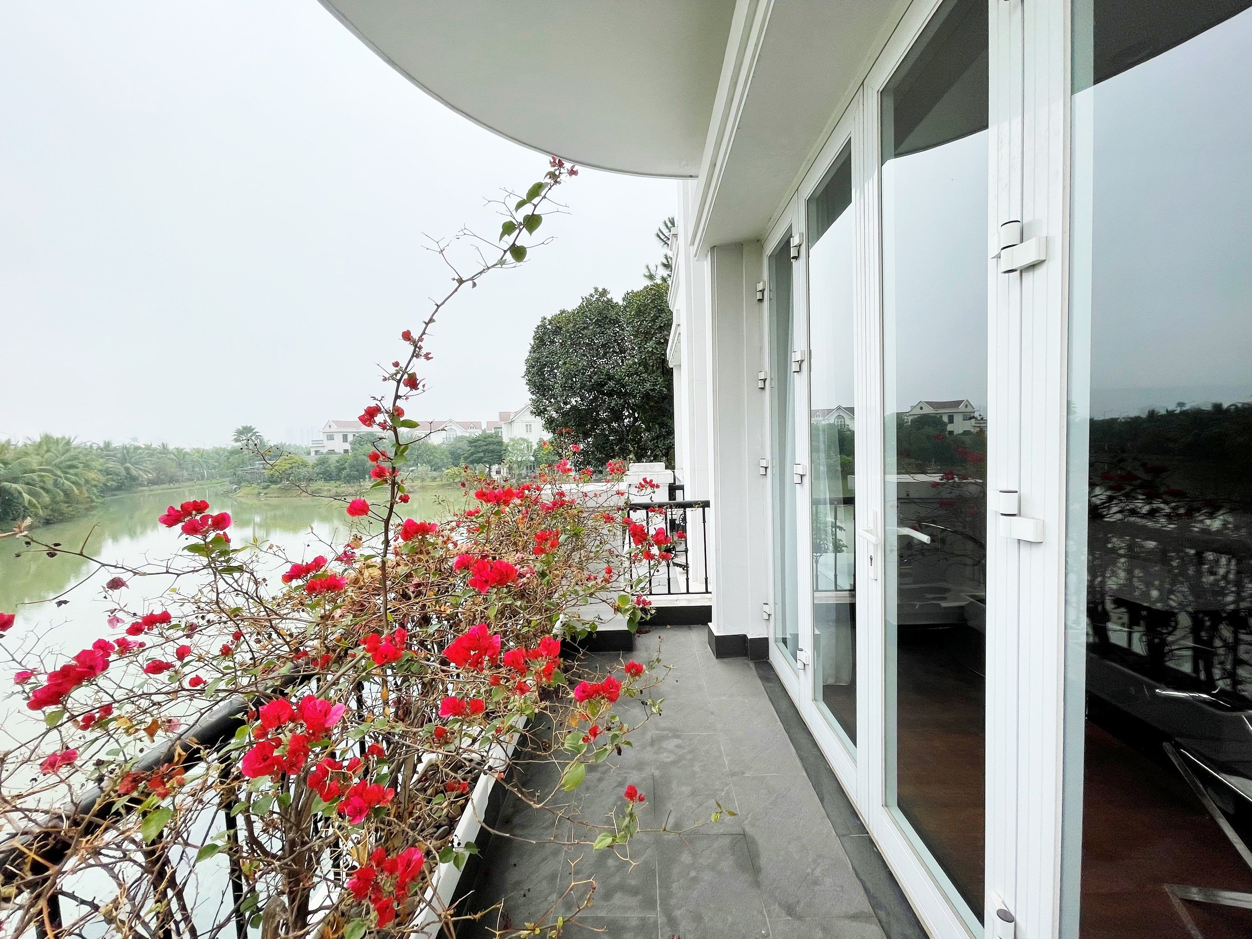 Incredible Bang Lang Villa for rent in Vinhomes Riverside, Long Bien District 17