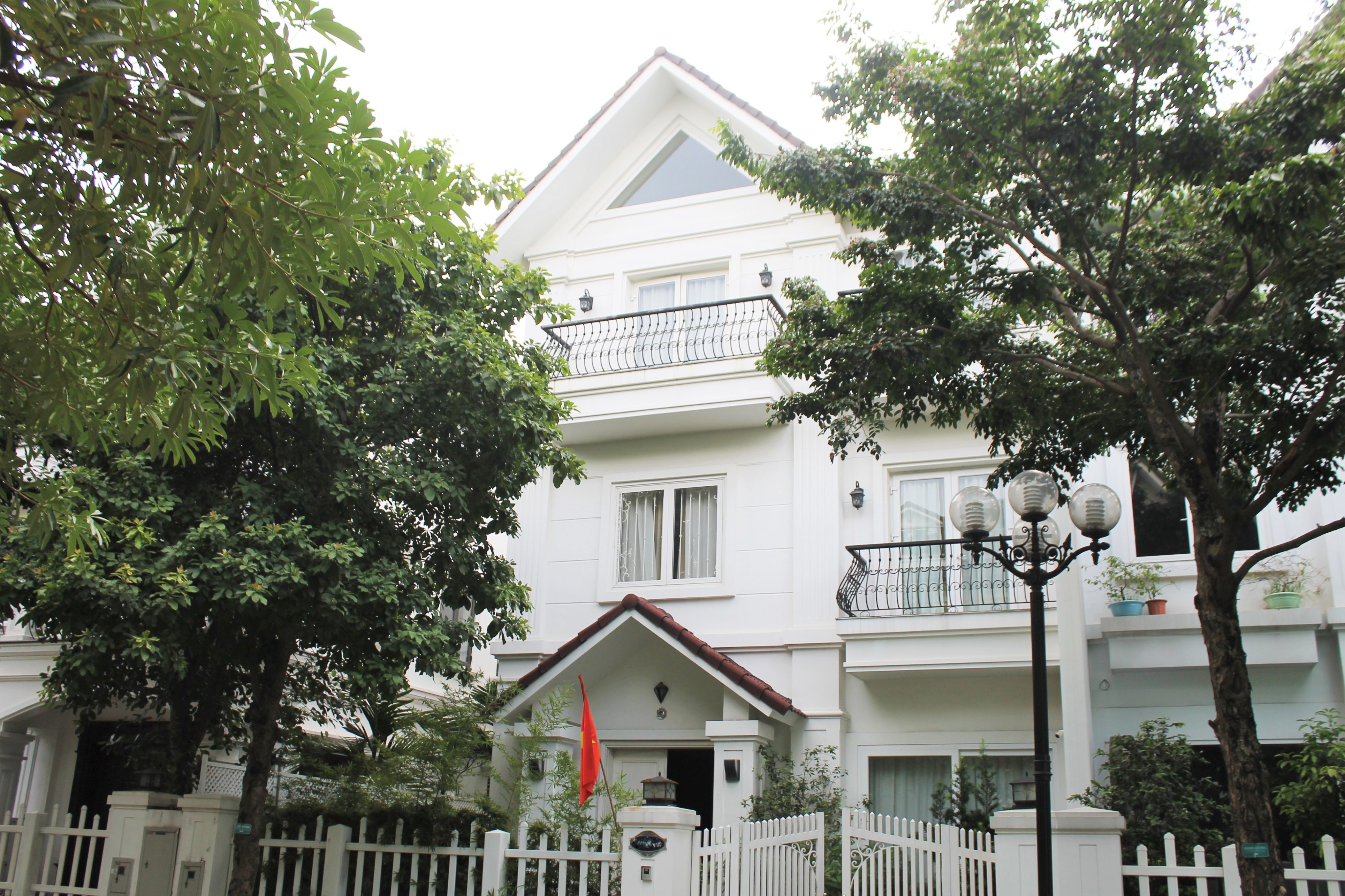 Hanoi Affordable Furnished 3 Bedrooms Duplex Villa in Vinhomes Riverside To Lease