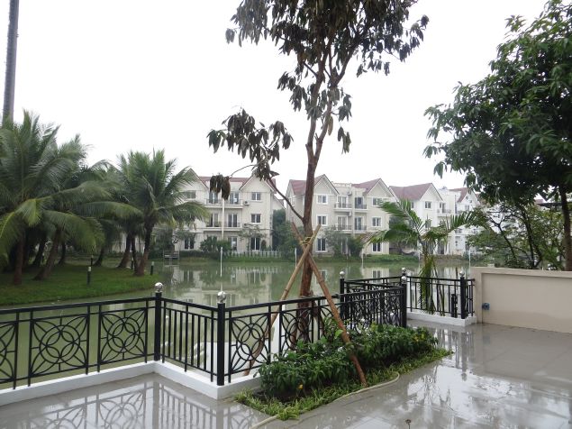 Nice 4 bedroom villa for rent in Vinhomes Riverside, Hoa Sua road, full furniture, river view