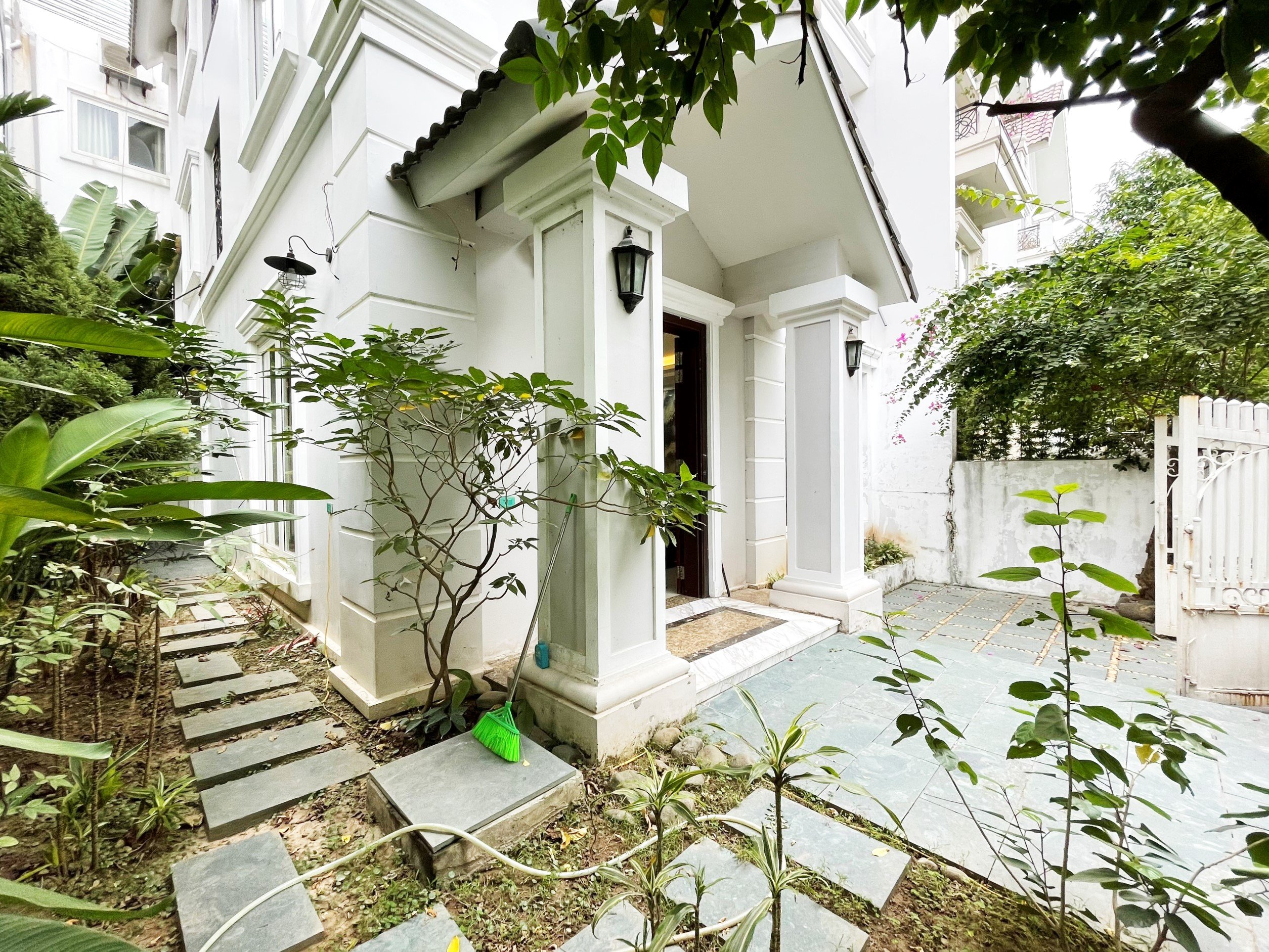 Lovely 3BRs villa for rent on Anh Dao, Vinhomes Riverside urban town 2