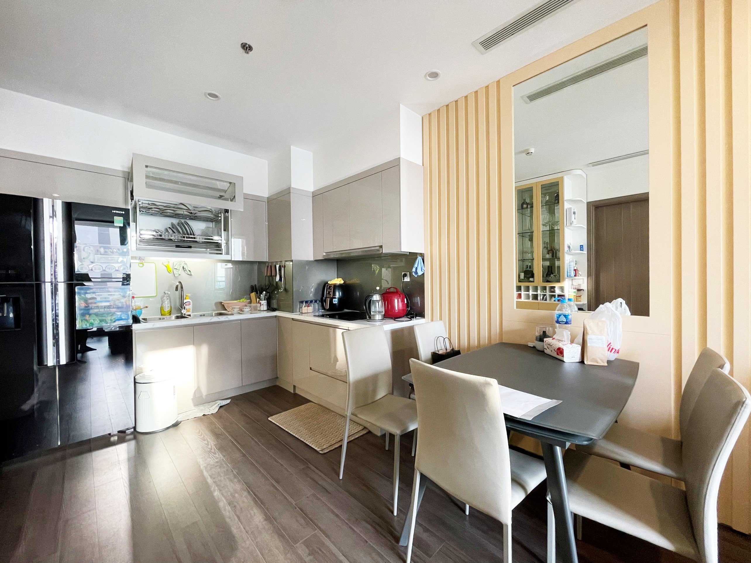Mid-floor Apartment for sale in S6A with internal view at Vinhomes Symphony 4