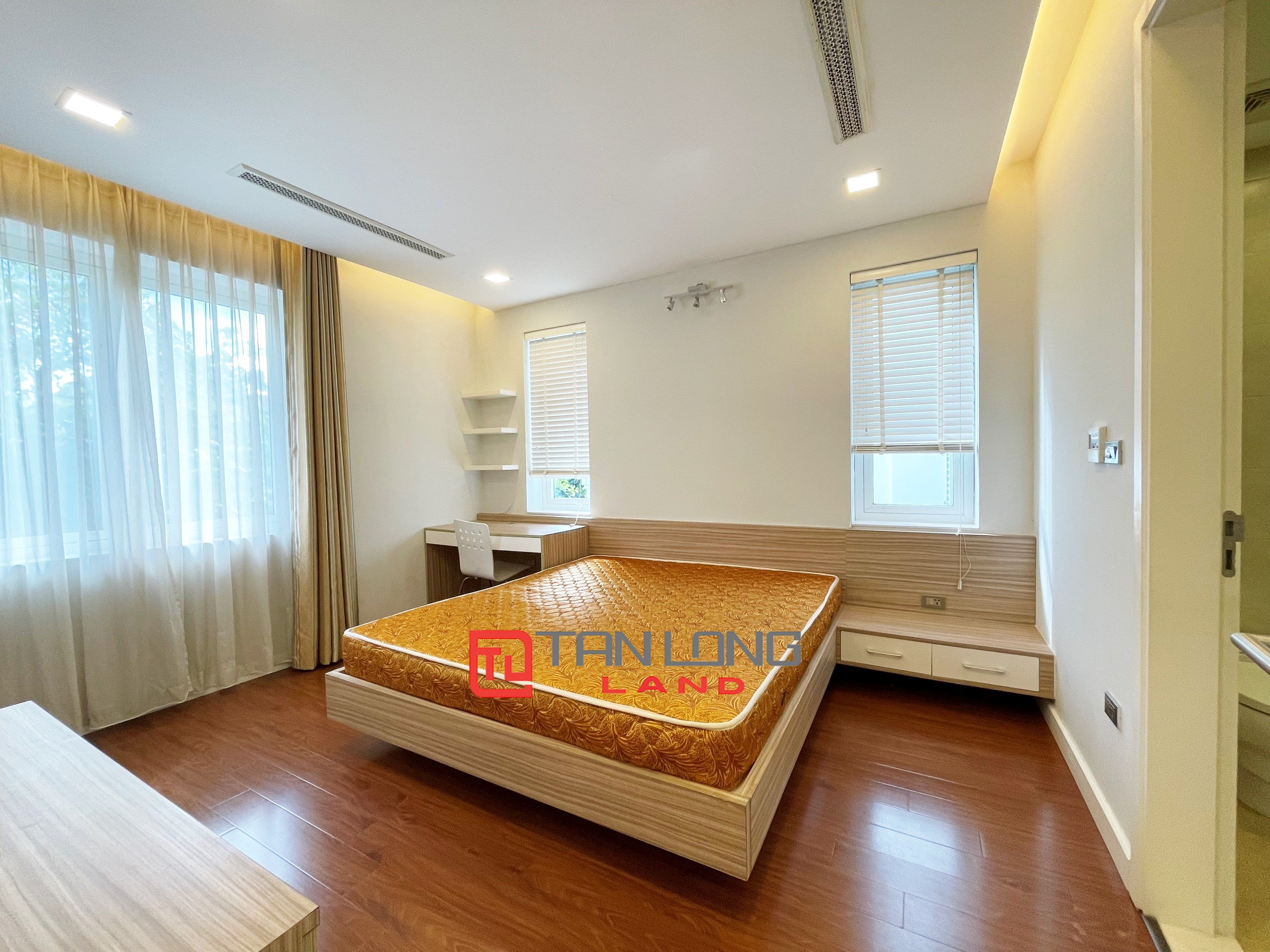 Modern Fully Furnished Villa for rent at a Reasonable Price in Vinhomes Riverside 7