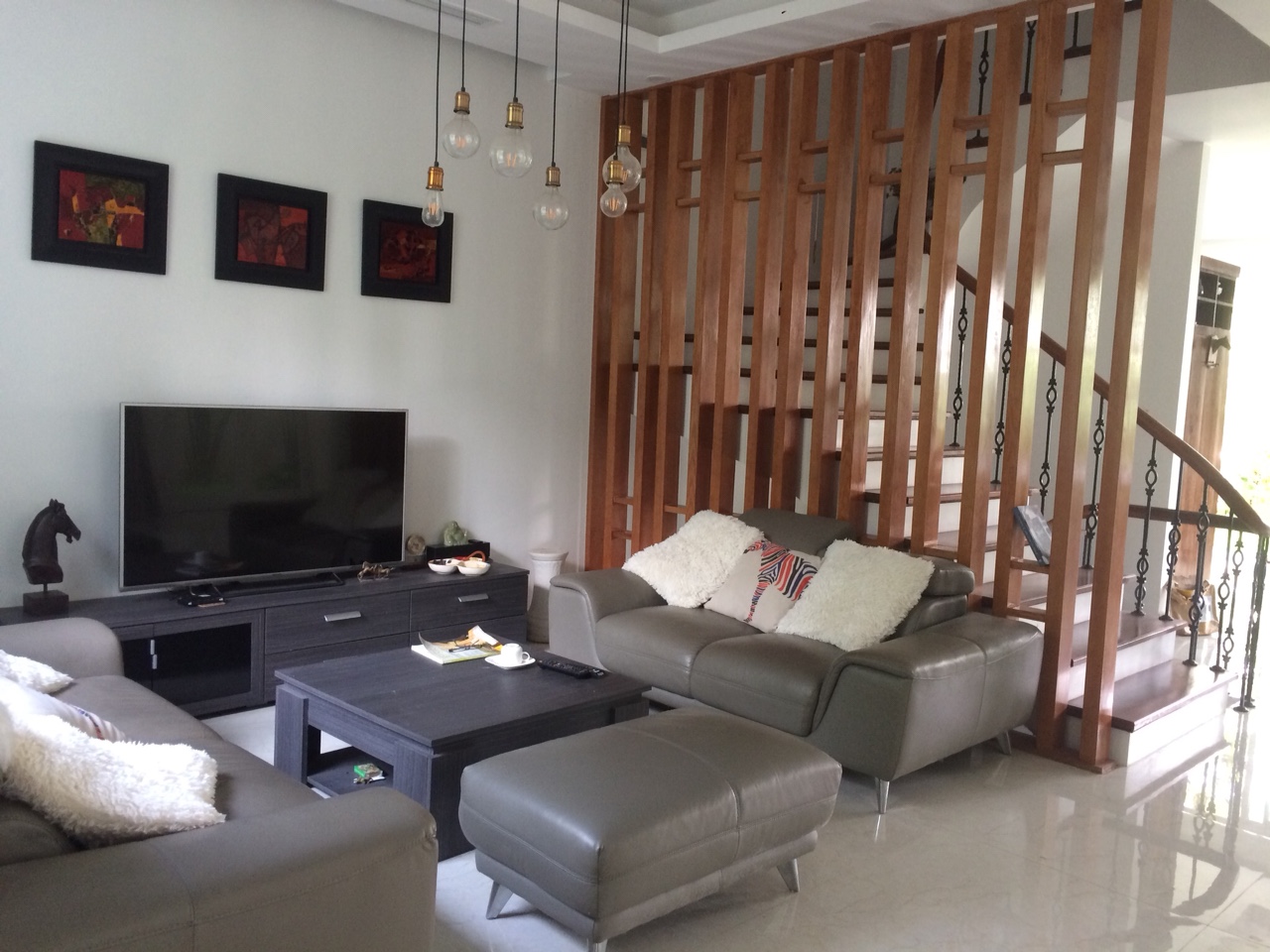 4 bedroom villa for rent in Hoa Sua 1, Vinhomes Riverside with nice basement
