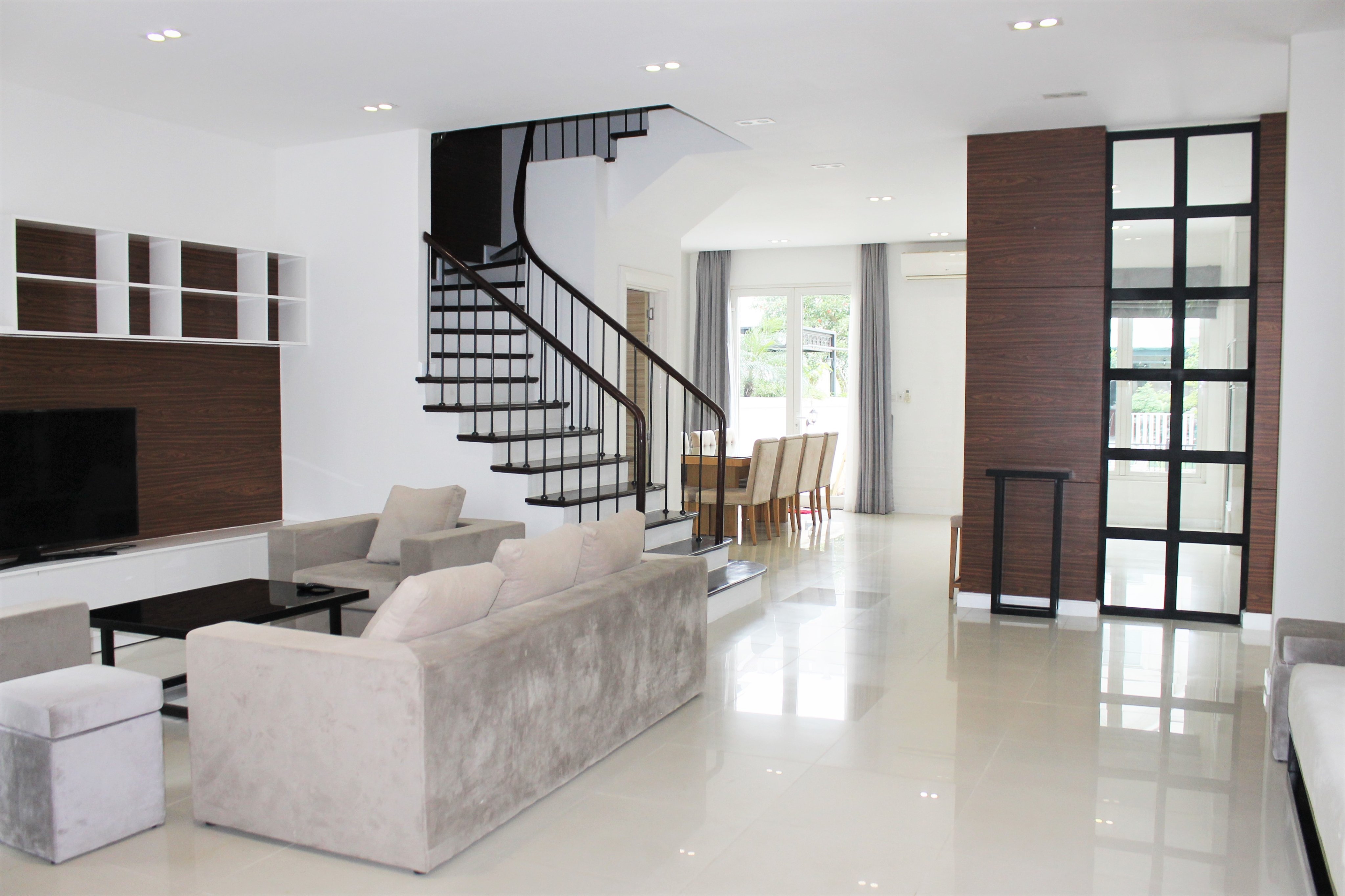 Fully furnished Duplex Villa for rent in Vinhomes Riverside
