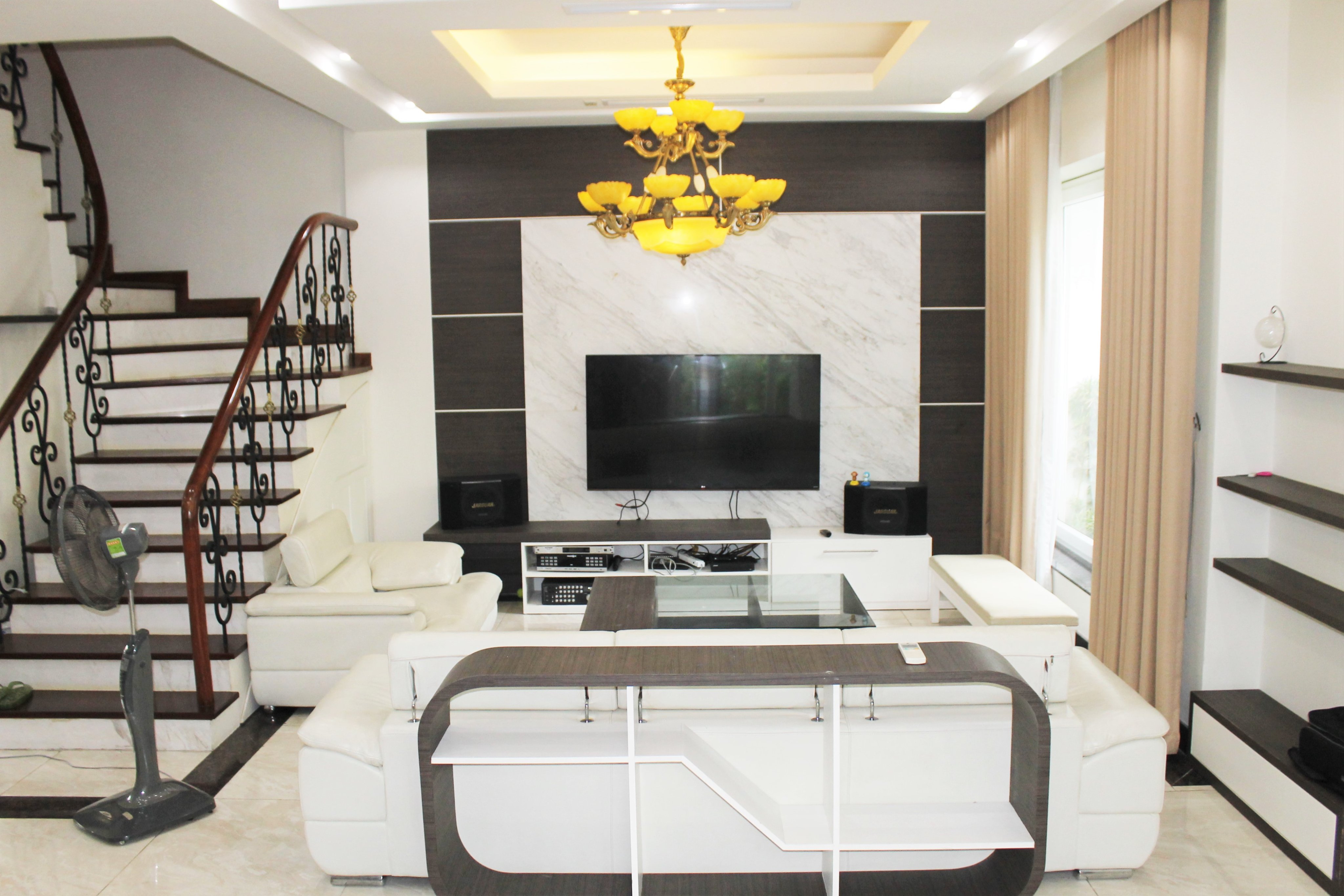 Hanoi Affordable Furnished 3 Bedrooms Duplex Villa in Vinhomes Riverside To Lease