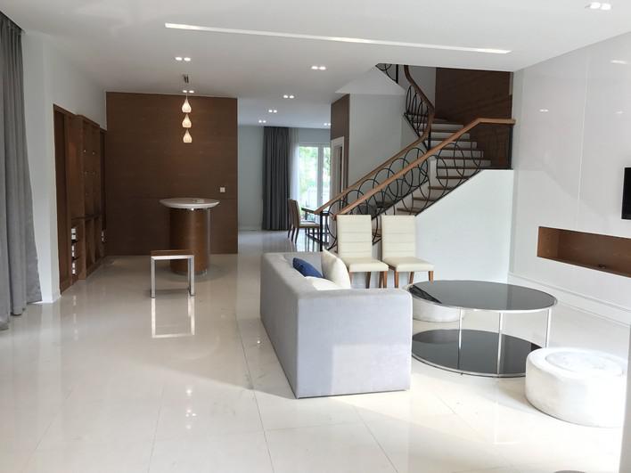 Modern Villa for Rent in Hoa Sua Vinhomes Riverside