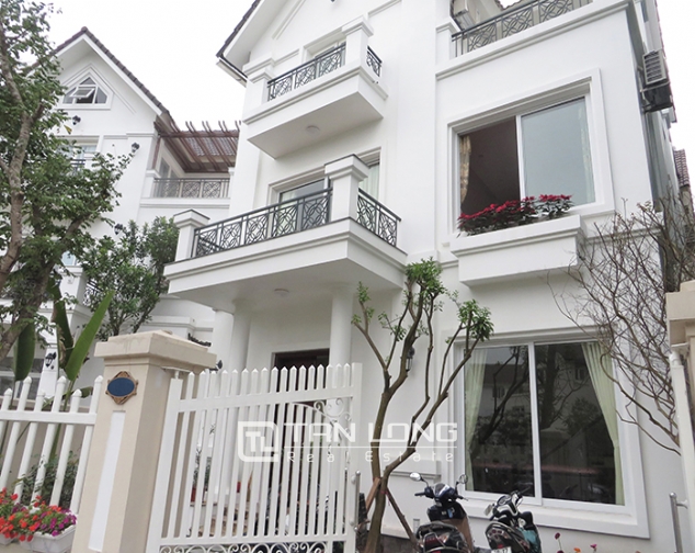 Renting 190m2 villa with nice garden in Hoa Phuong area, Vinhomes Riverside, Long Bien