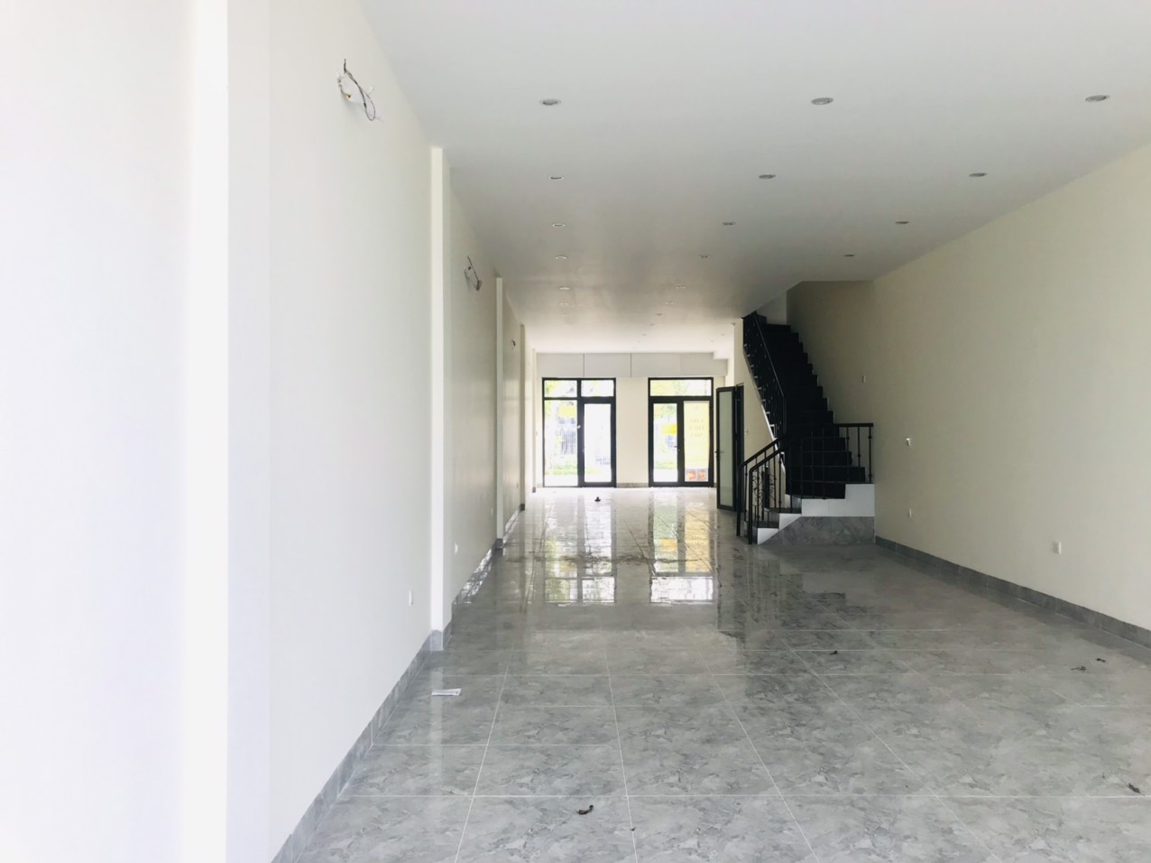 Wide open View Shophouse in Sao Bien area for sale