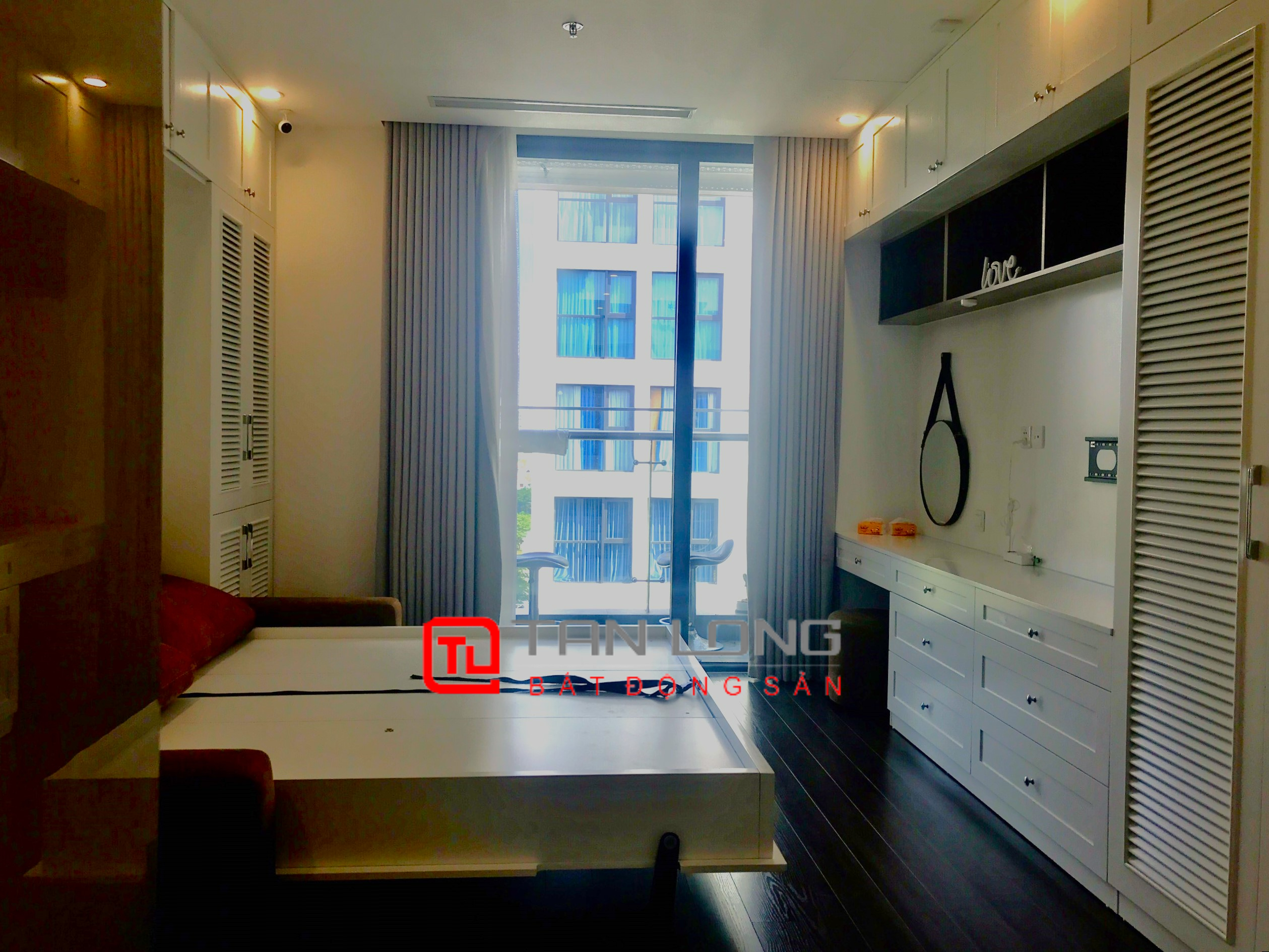 Studio apartment for rent on high floor, building S1 with full furniture in Vinhomes Symphony 2