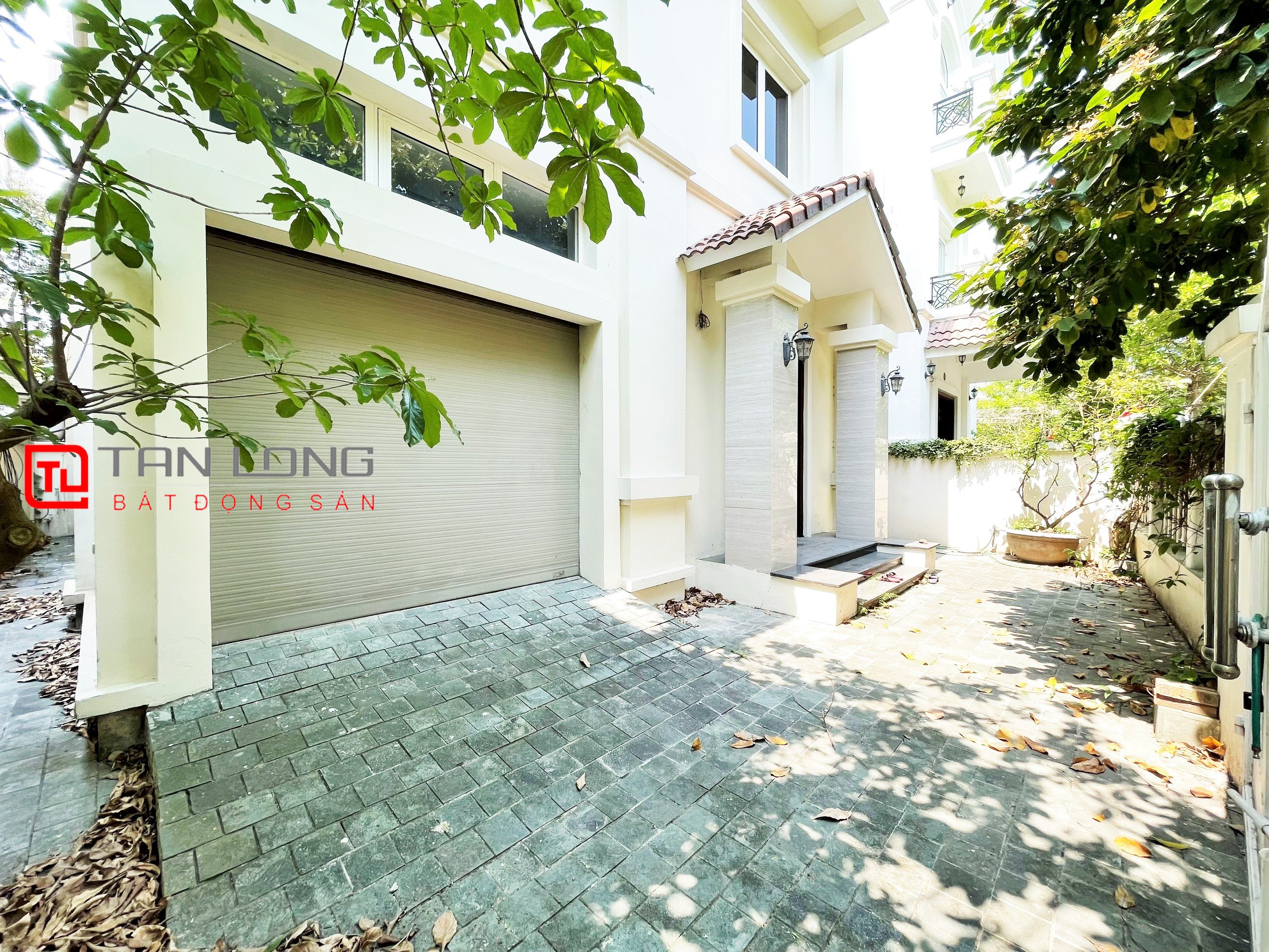 Villa for rent Hoa Sua near BIS International School at Vinhomes Riverside Long Bien 1