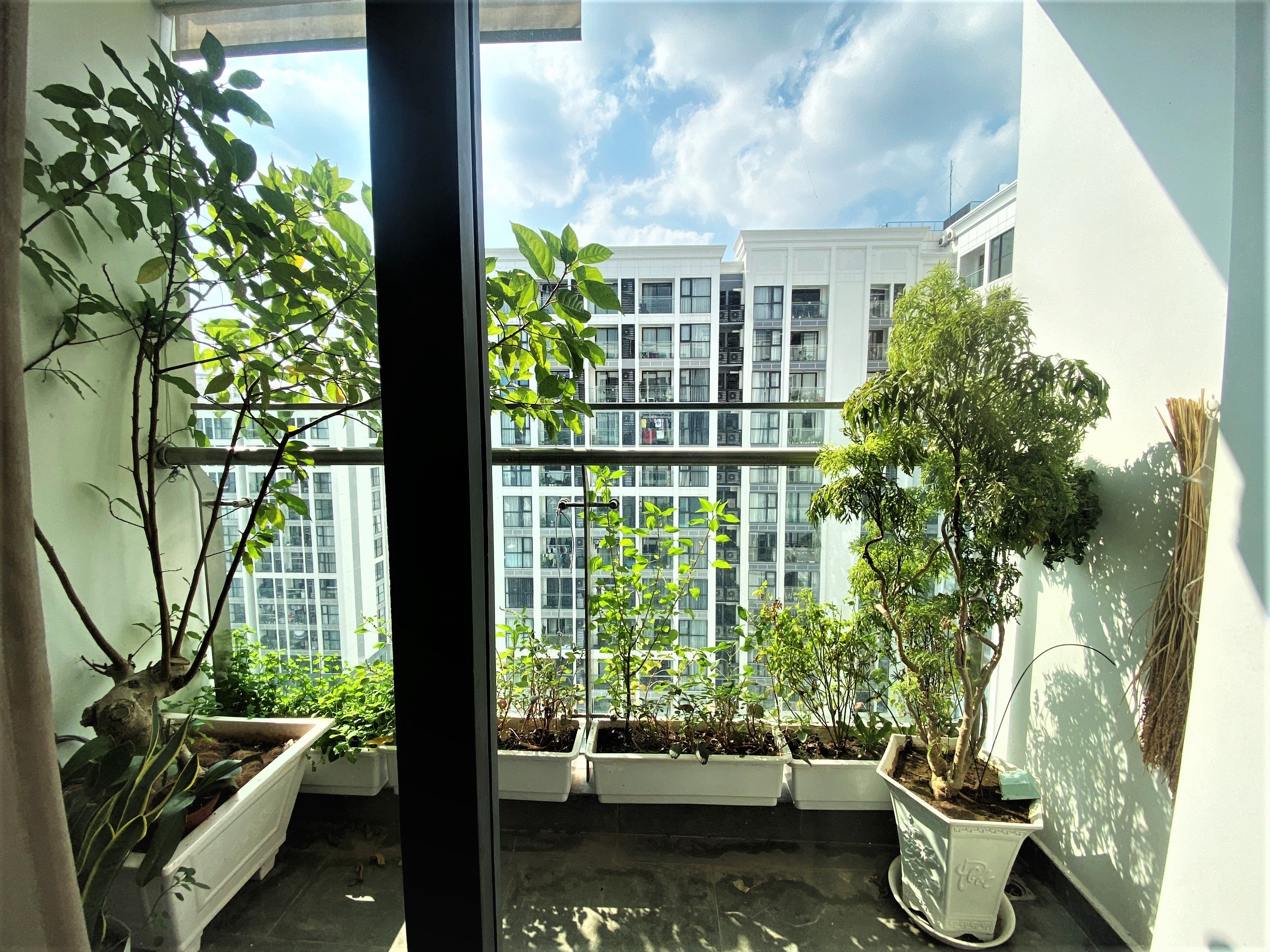 2 Bedroom Apartment for rent with full furniture of S6B building at Vinhomes Symphony 10