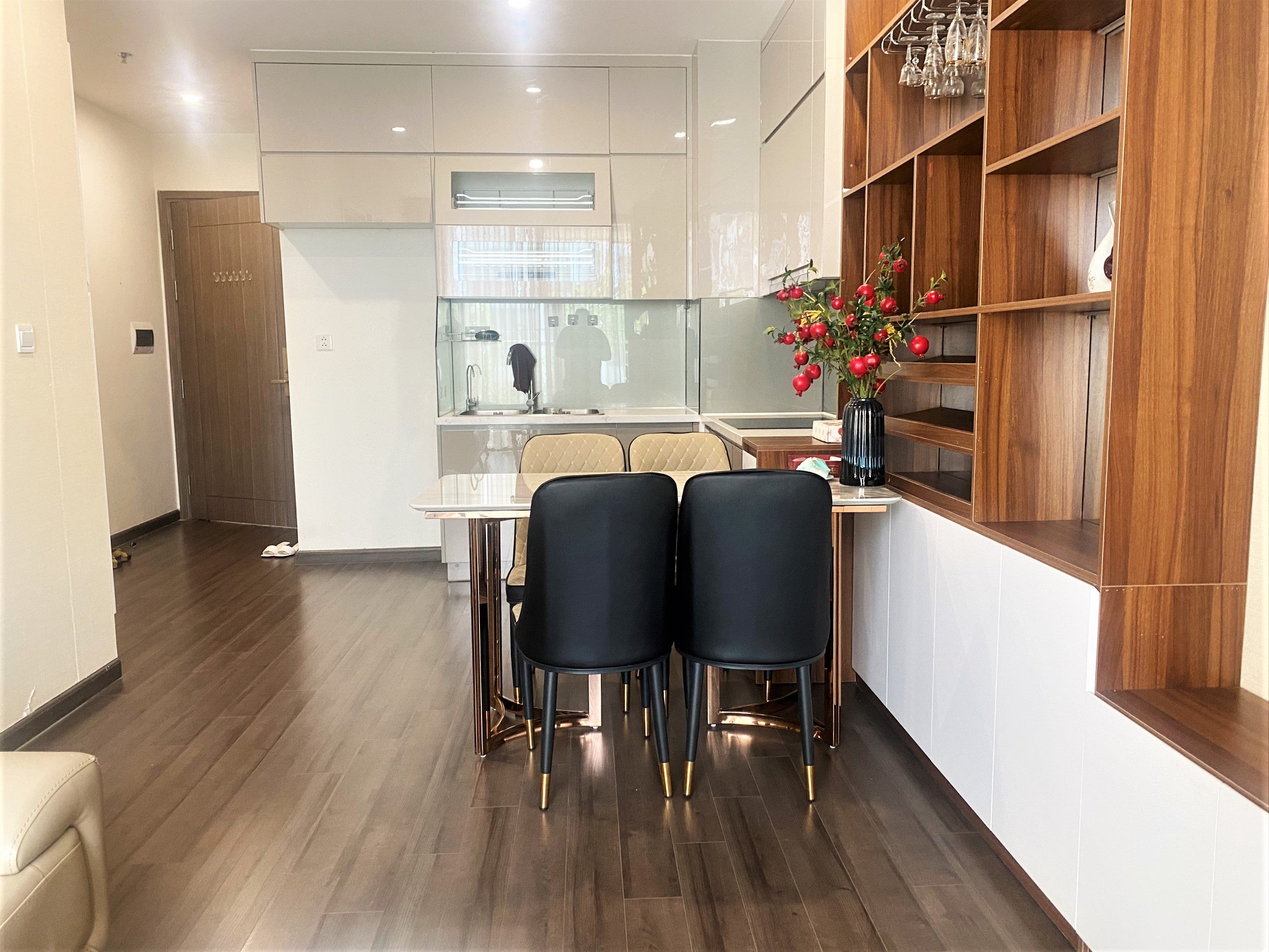 2 Bedroom Apartment for rent with full furniture of S6B building at Vinhomes Symphony 5