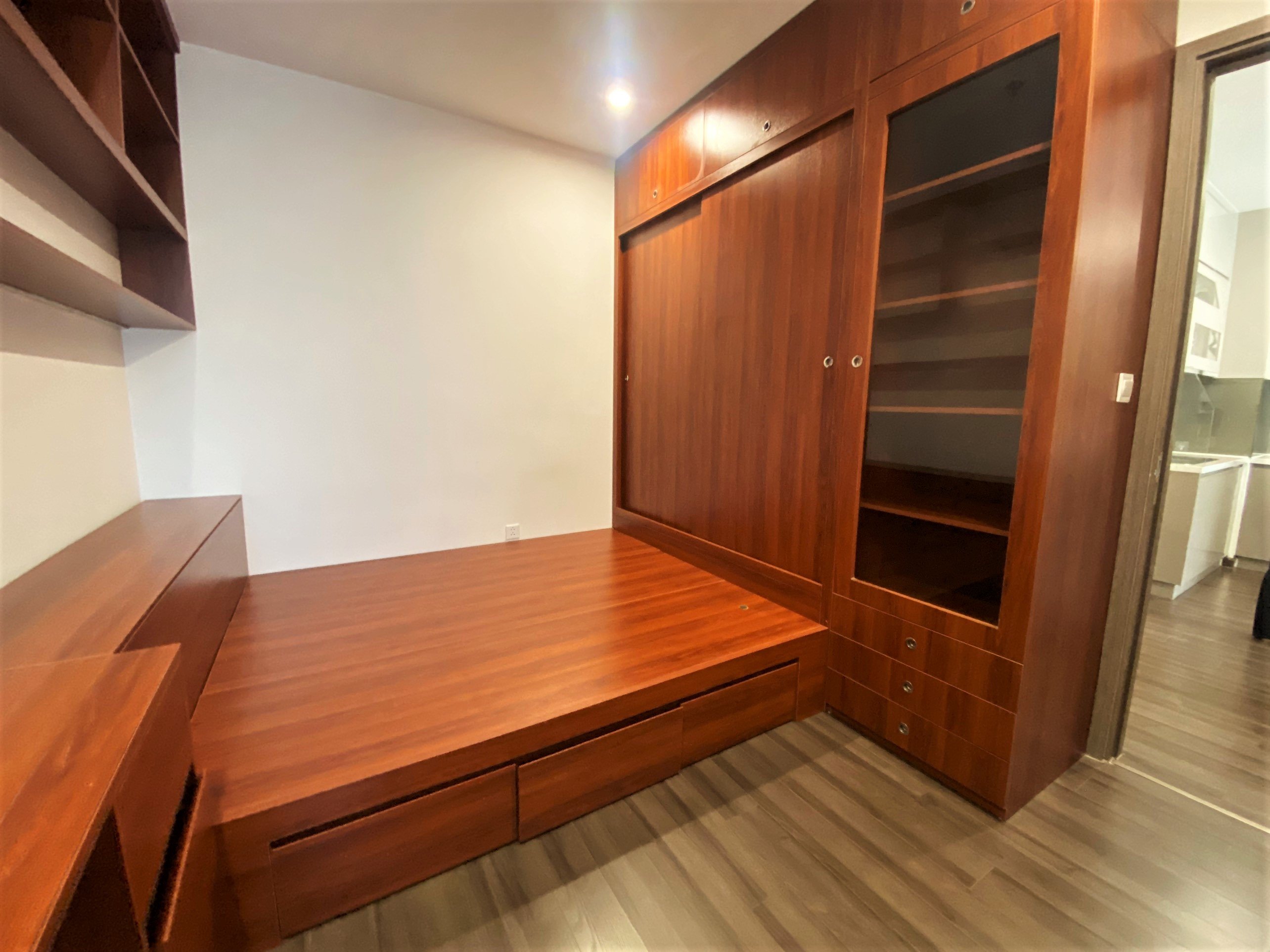 2 Bedroom Apartment for rent with full furniture of S6B building at Vinhomes Symphony 8