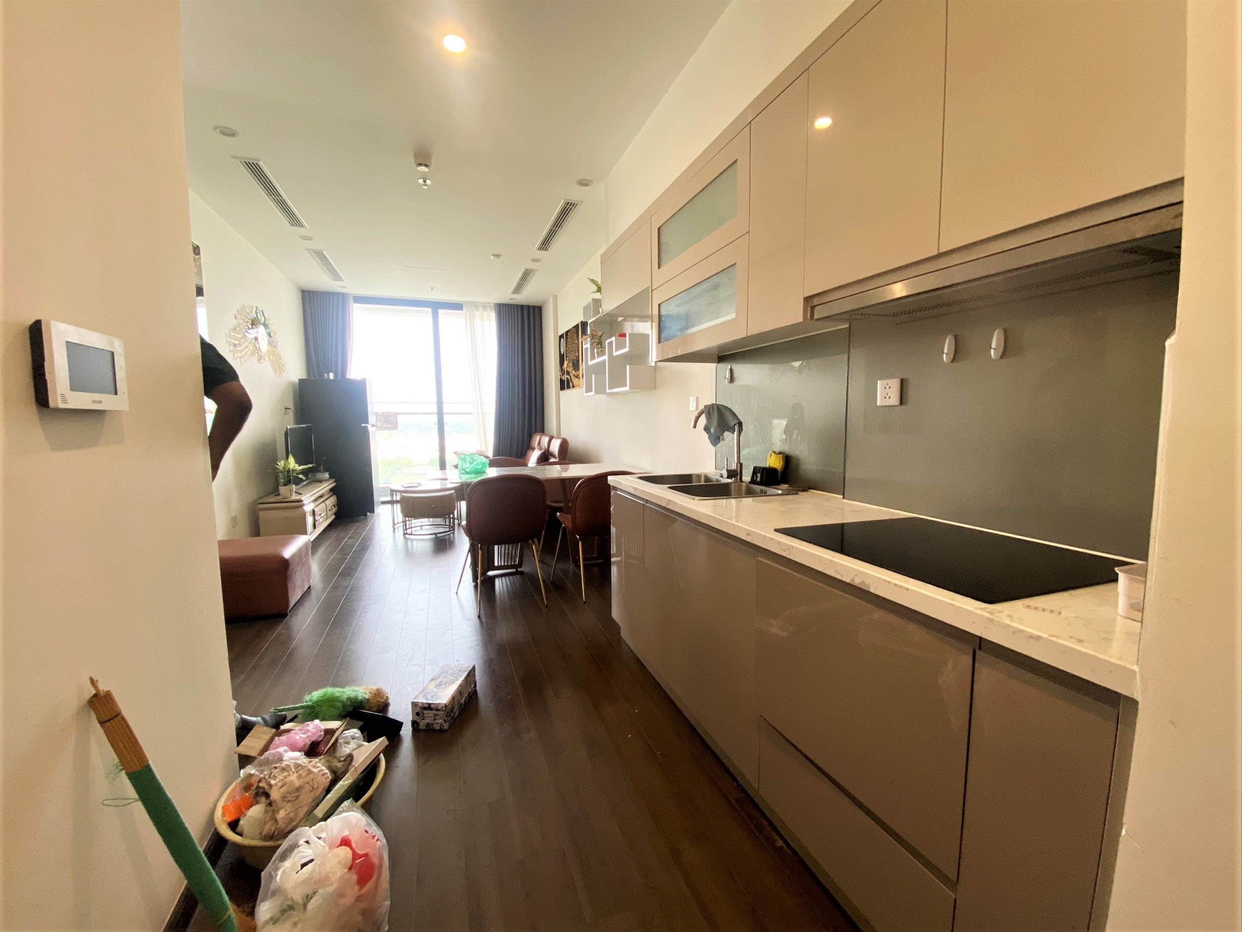 2 Bedroom Apartment for rent with internal view of S6B building at Vinhomes Symphony 3