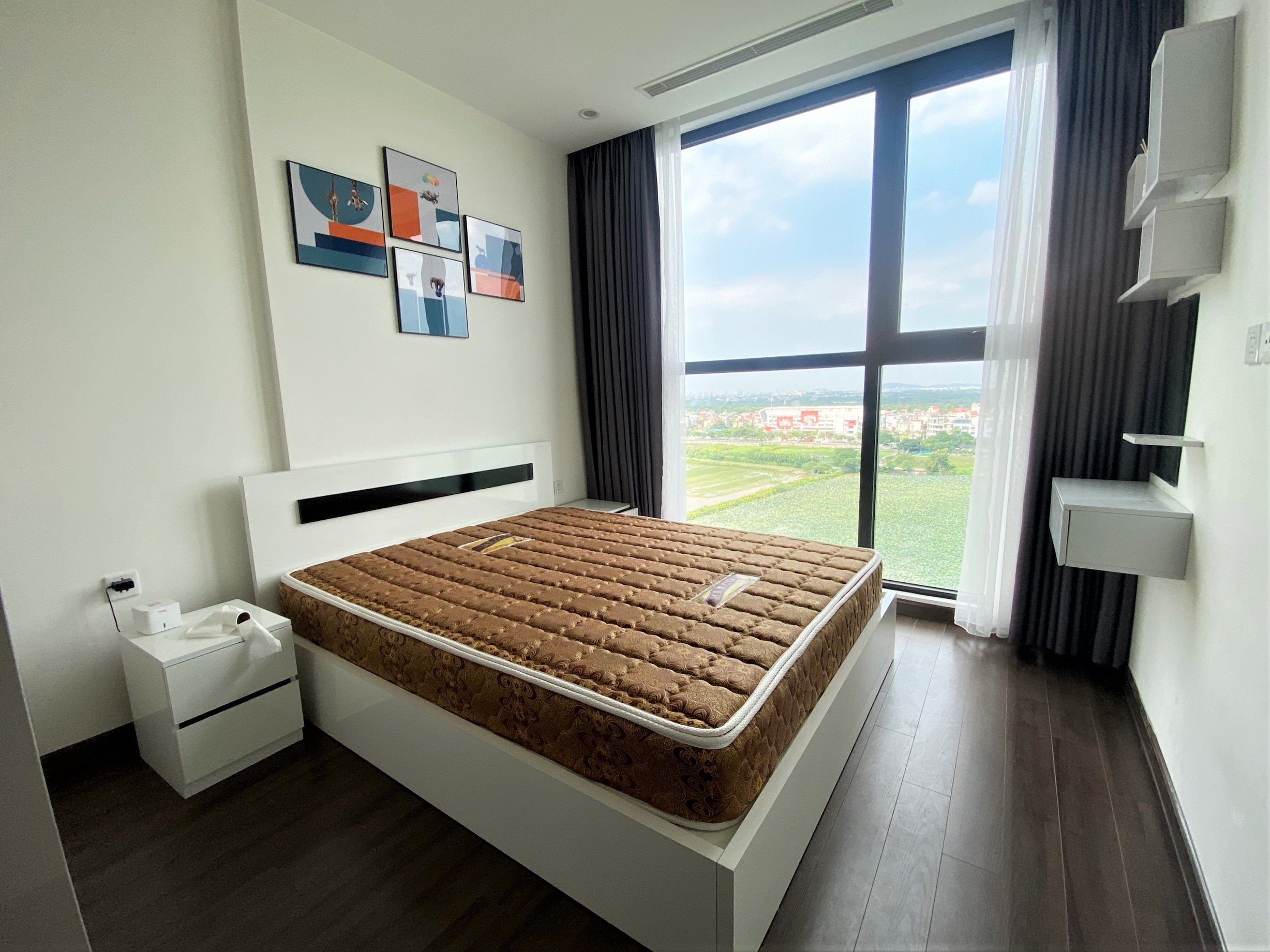 2 Bedroom Apartment for rent with internal view of S6B building at Vinhomes Symphony 6