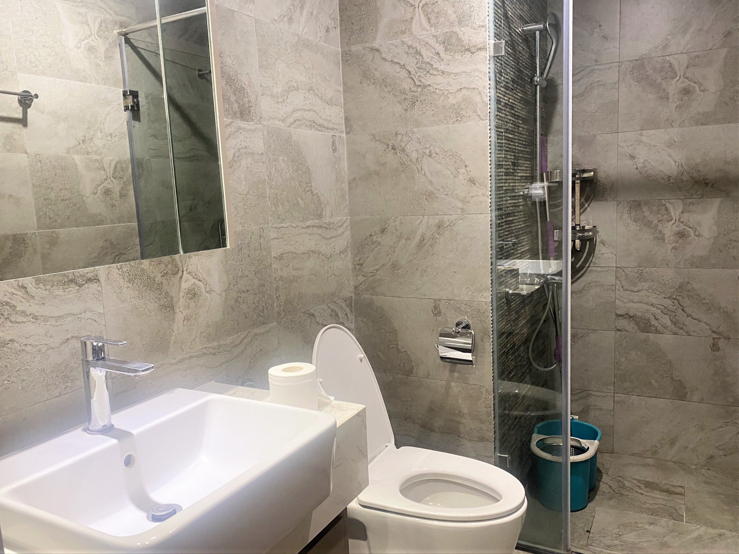 2 Bedroom Apartment for rent with internal view of S6B building at Vinhomes Symphony 7