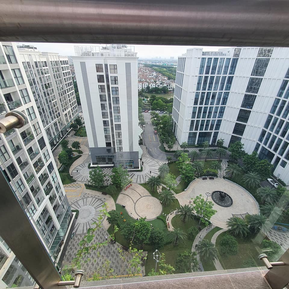 3 bedroom apartment for rent with full furniture in S6A building at Vinhomes Symphony 8