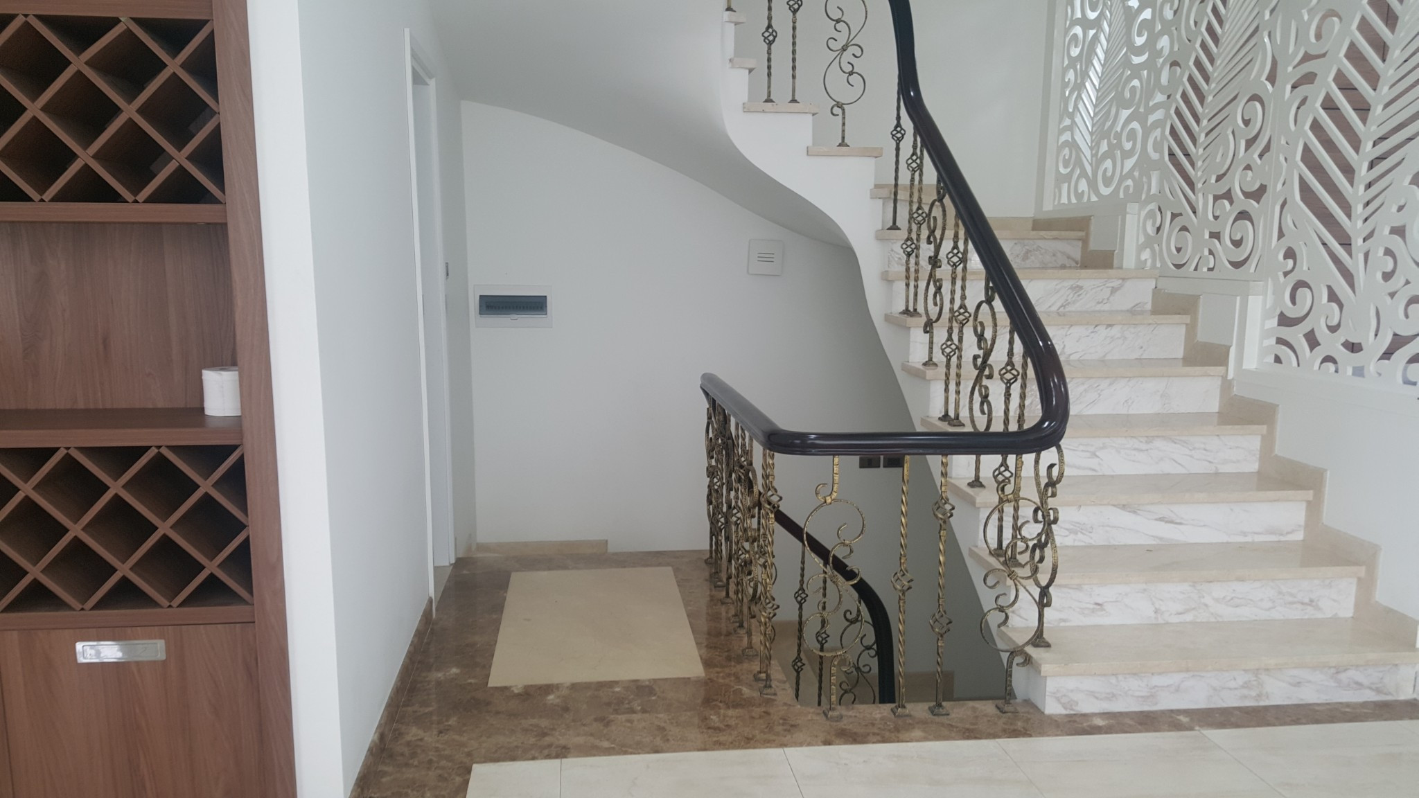 3 Beds | 4 Baths Hoa Lan #8 villa for lease 8