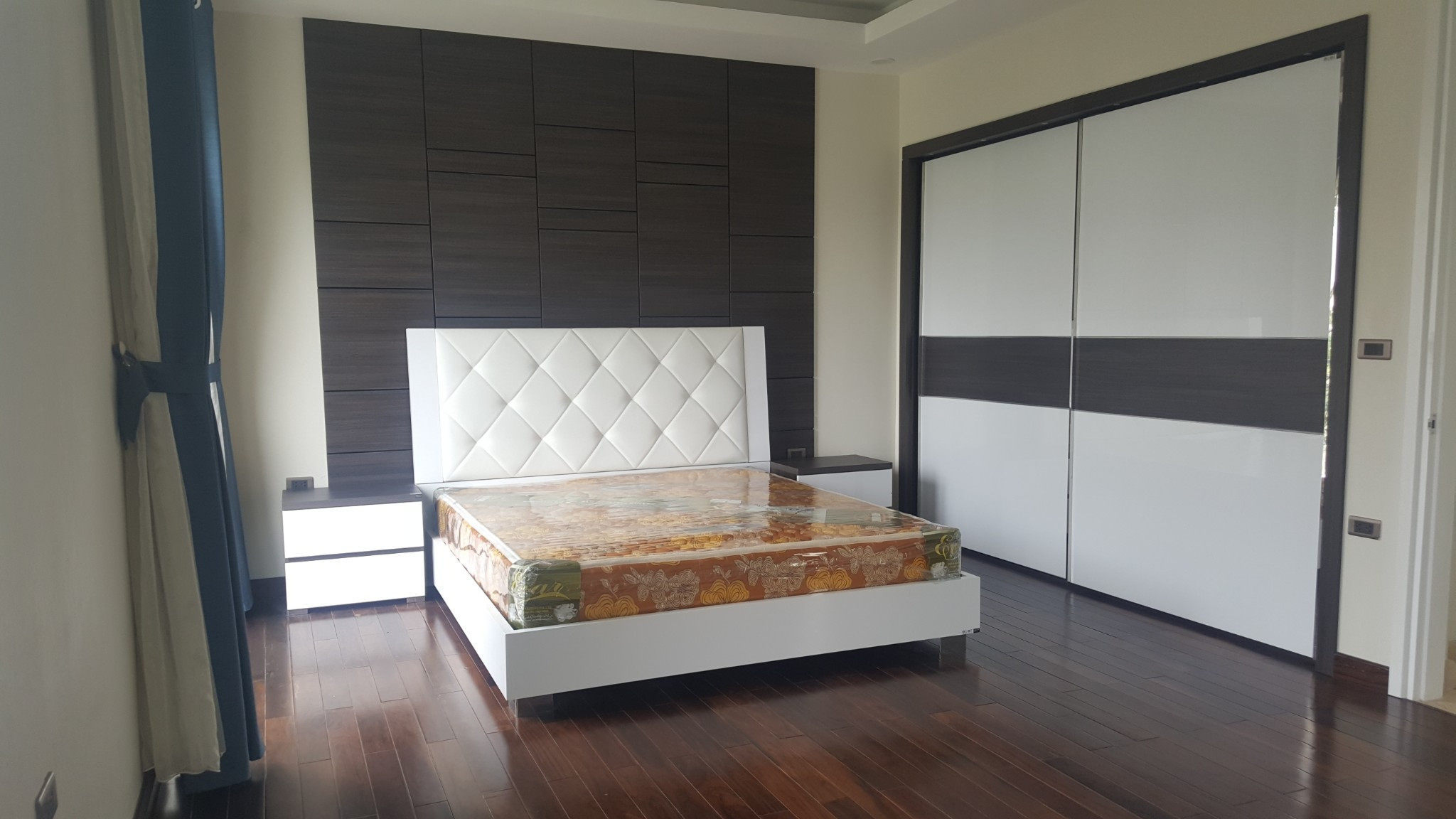 3 Beds | 4 Baths Hoa Lan #8 villa for lease 9