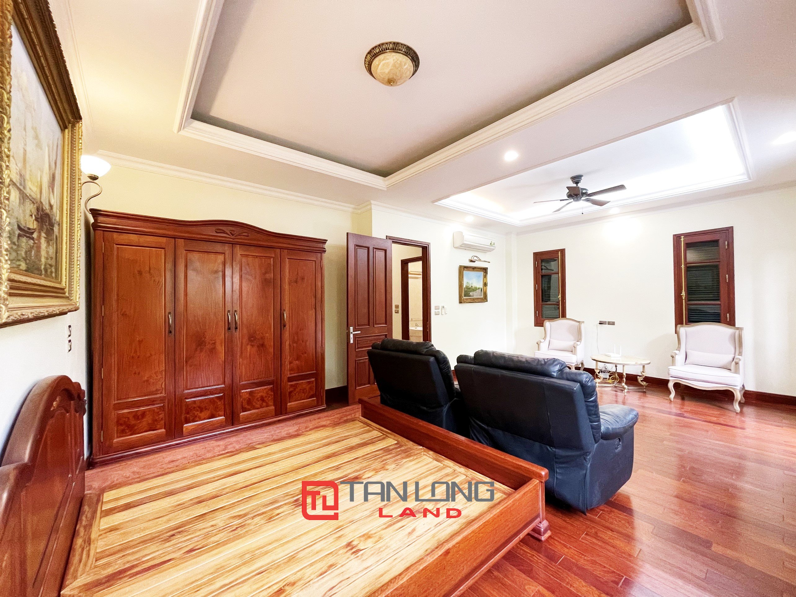 4 Bedroom Duplex Villa for rent with River view in Vinhomes Riverside 12