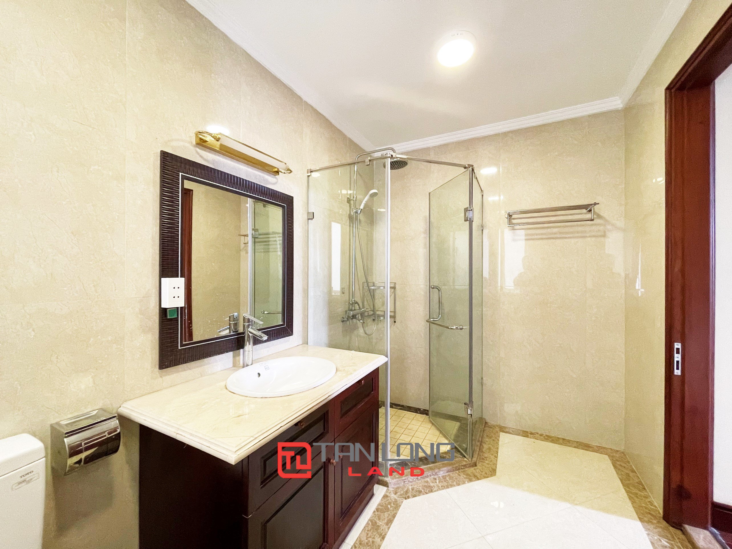 4 Bedroom Duplex Villa for rent with River view in Vinhomes Riverside 13