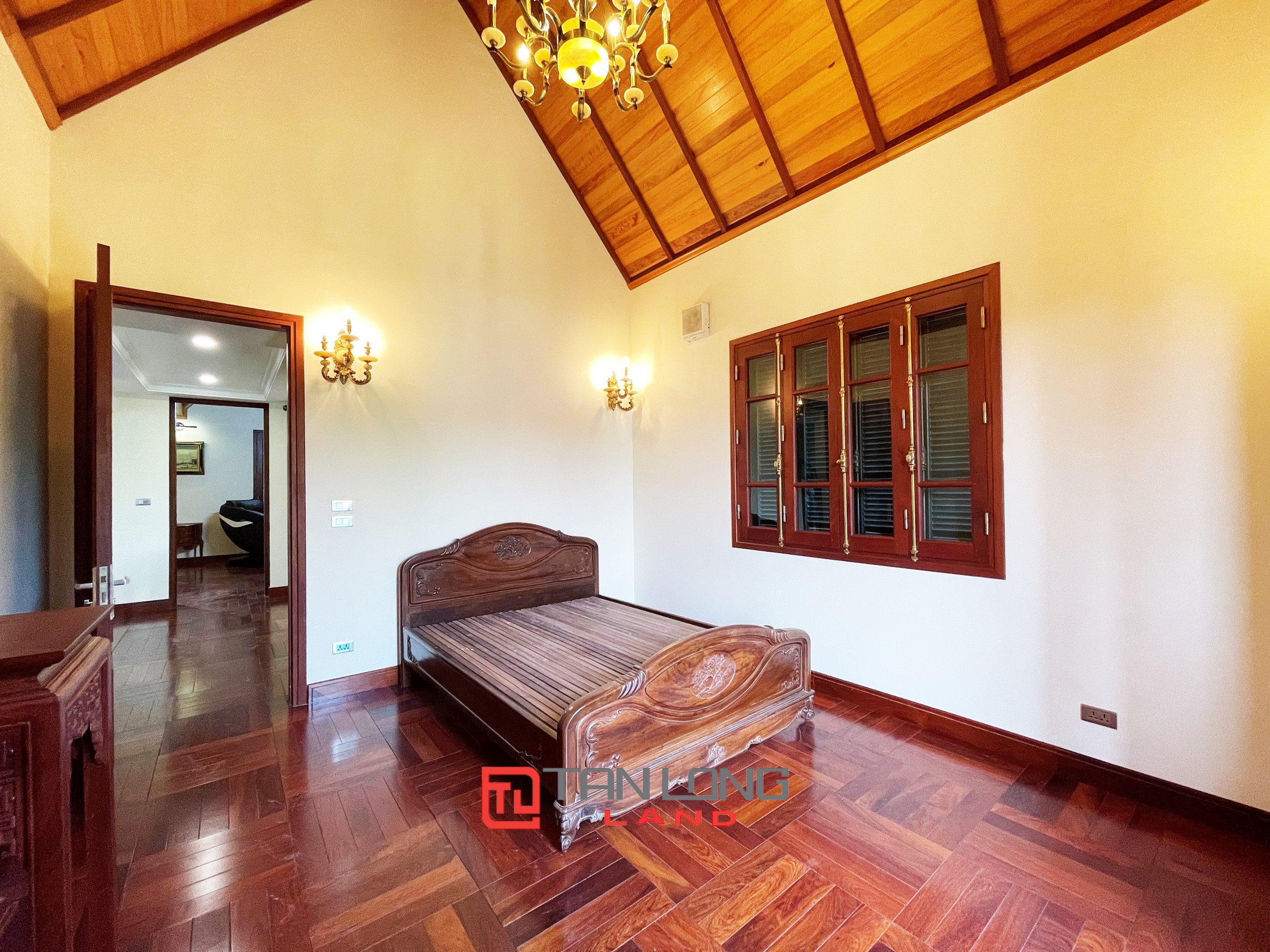 4 Bedroom Duplex Villa for rent with River view in Vinhomes Riverside 14
