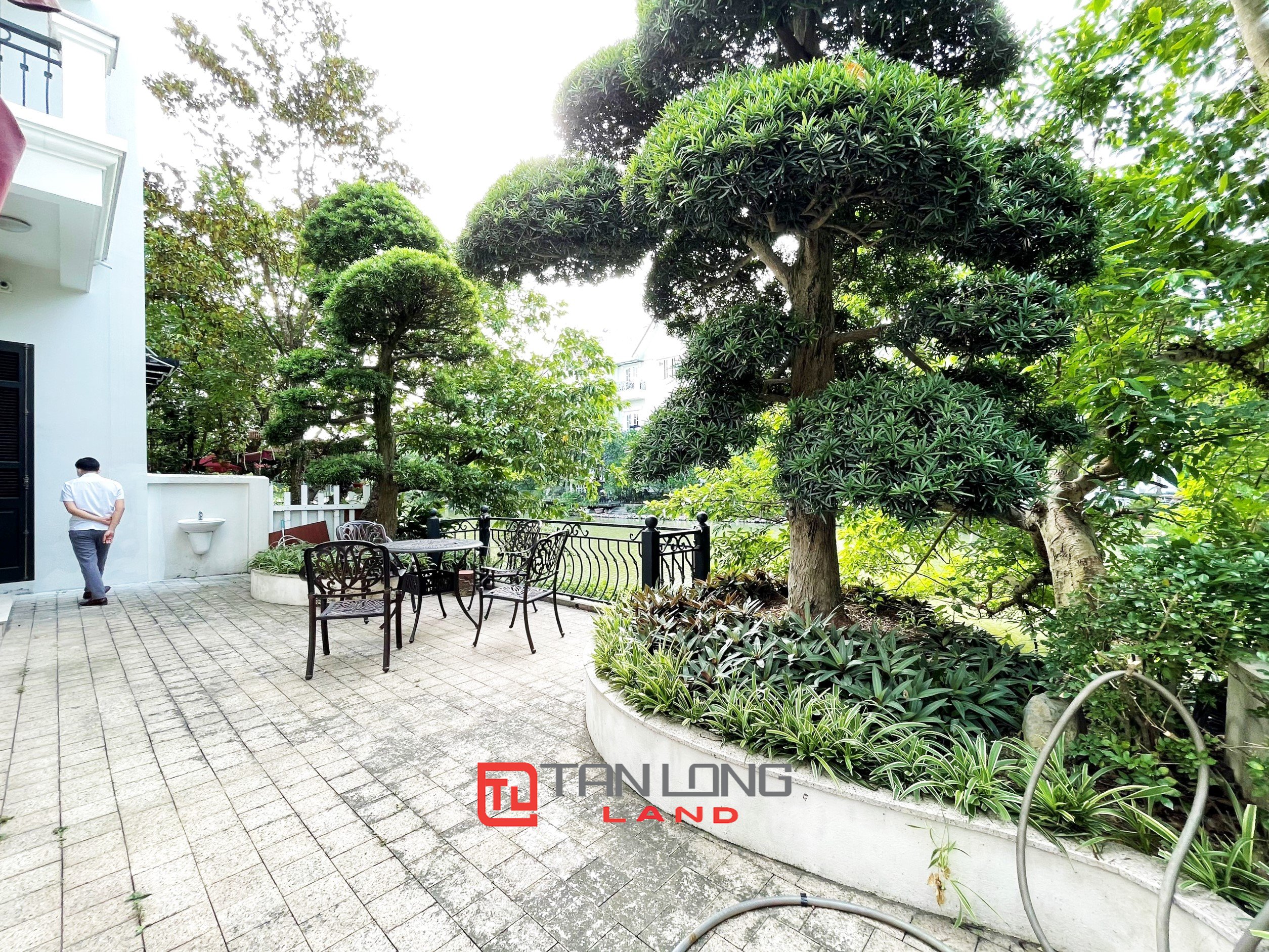 4 Bedroom Duplex Villa for rent with River view in Vinhomes Riverside 16
