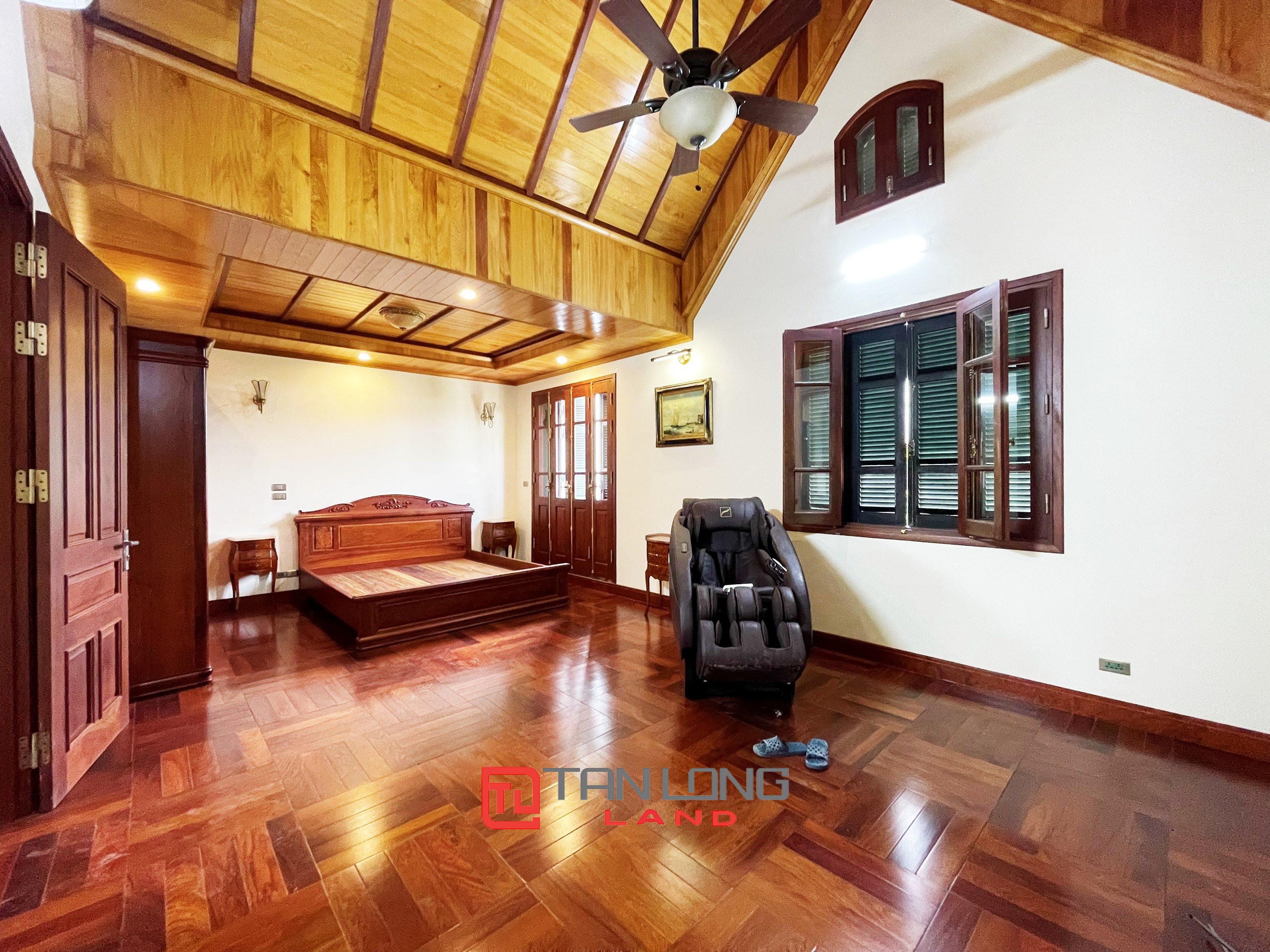 4 Bedroom Duplex Villa for rent with River view in Vinhomes Riverside 7
