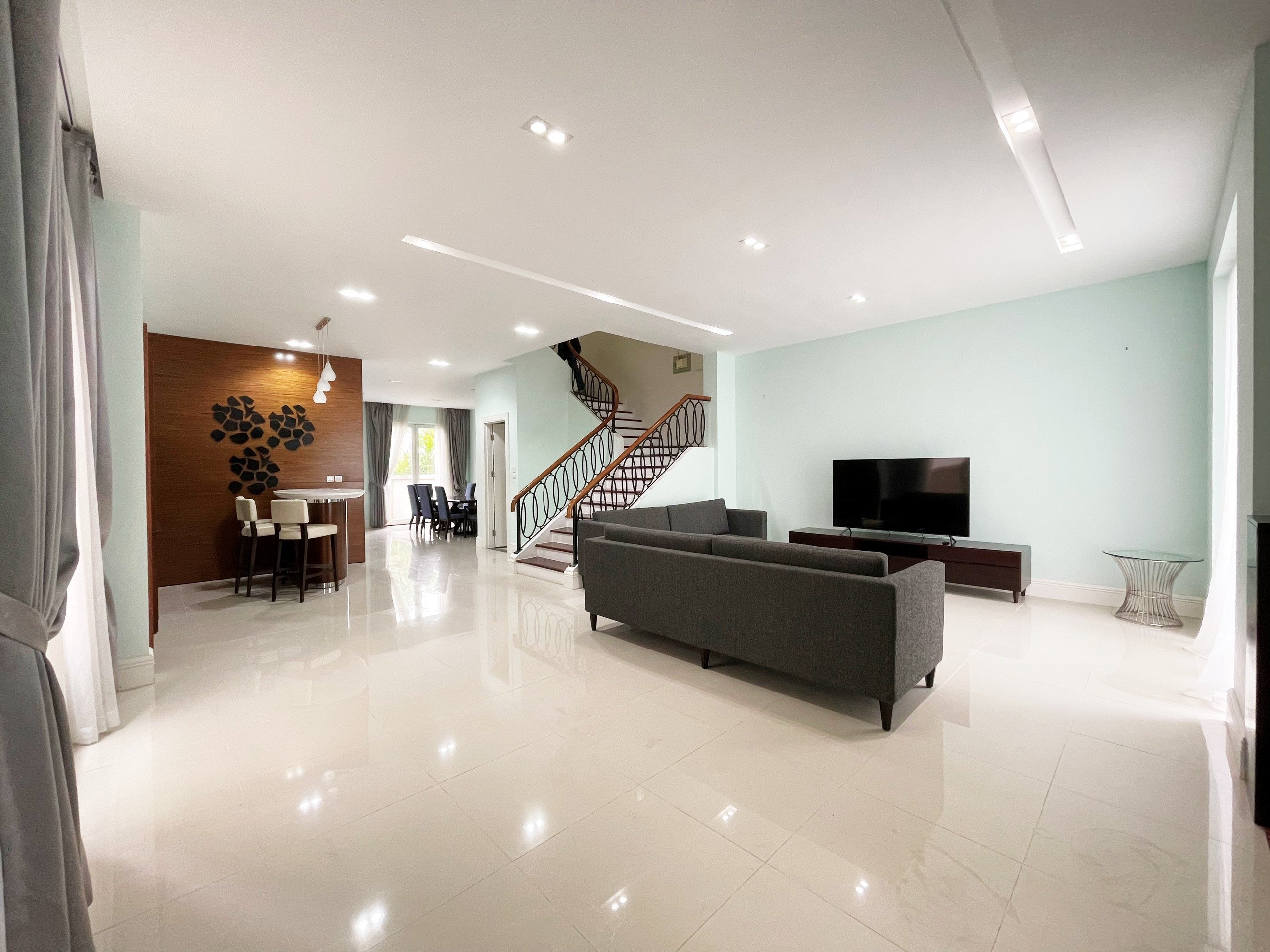 4 bedroom villa for rent in Hoa Sua block, Vinhomes Riverside, Long Bien district 2