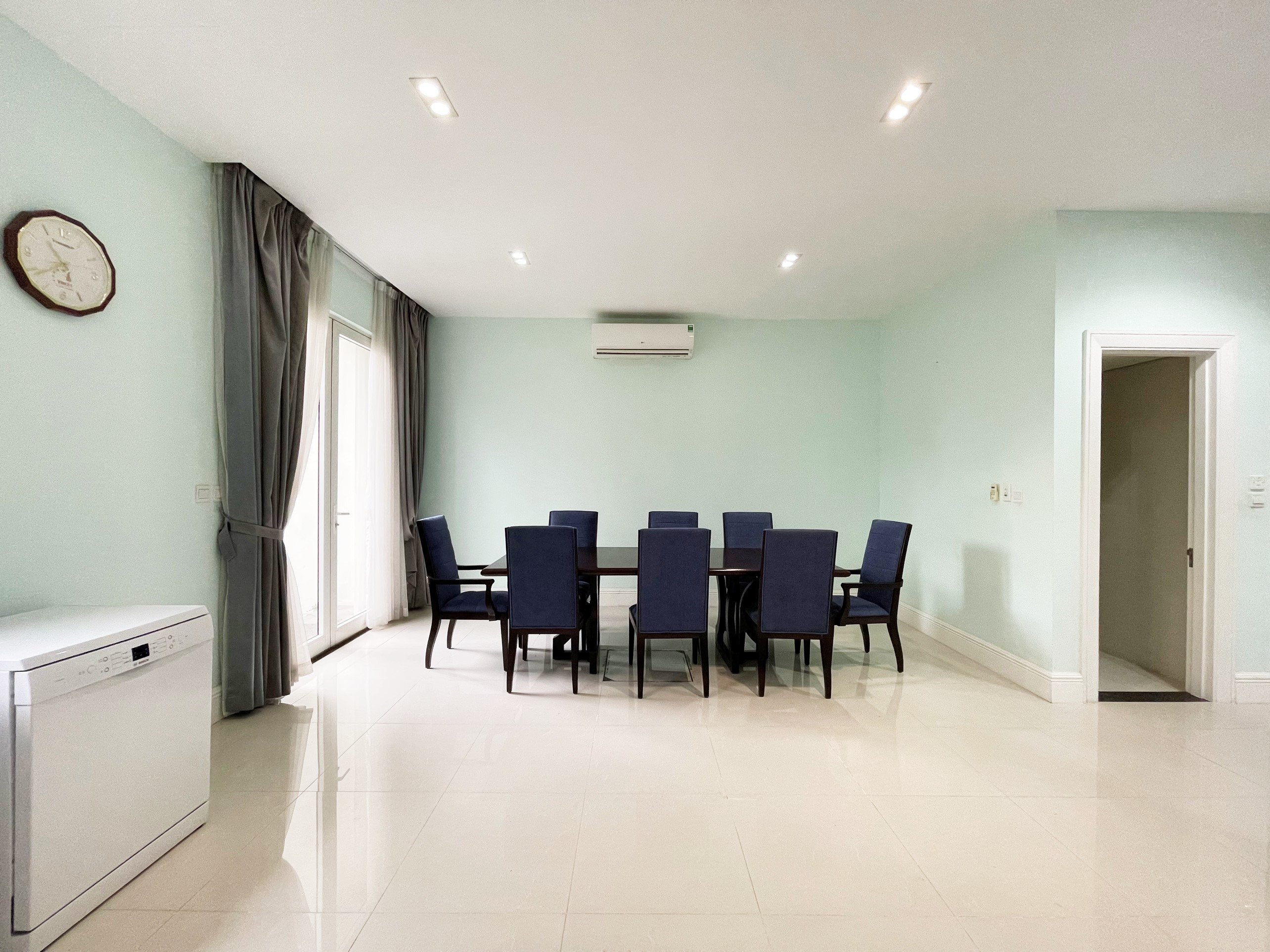 4 bedroom villa for rent in Hoa Sua block, Vinhomes Riverside, Long Bien district 7