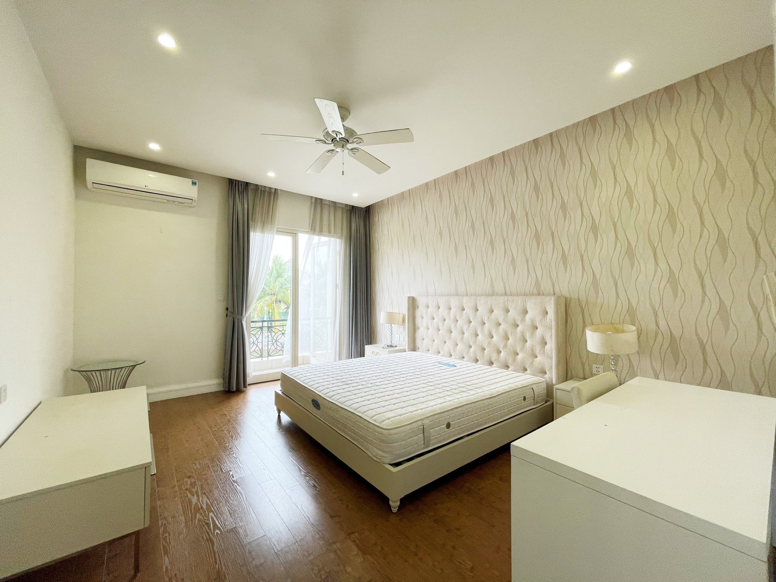 4 bedroom villa for rent in Hoa Sua block, Vinhomes Riverside, Long Bien district 9