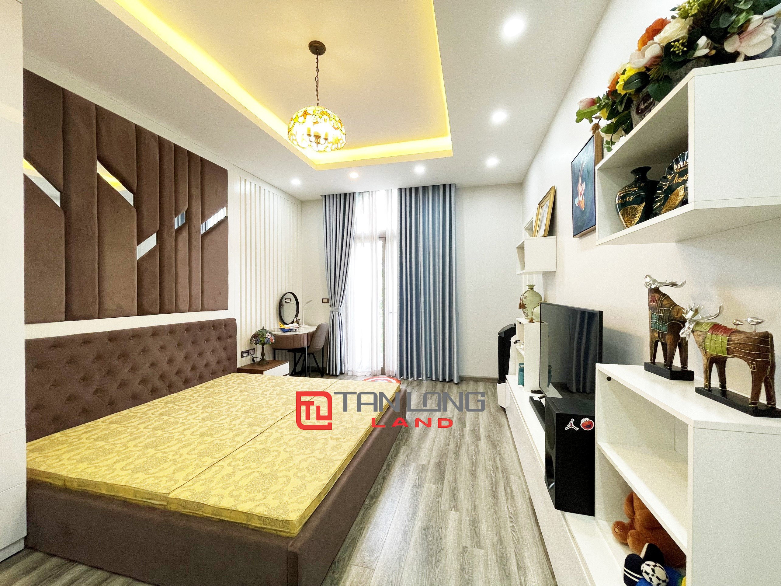 4 Bedrooms Adjacent Villa for rent near Vinschool at Vinhomes The Harmony 10