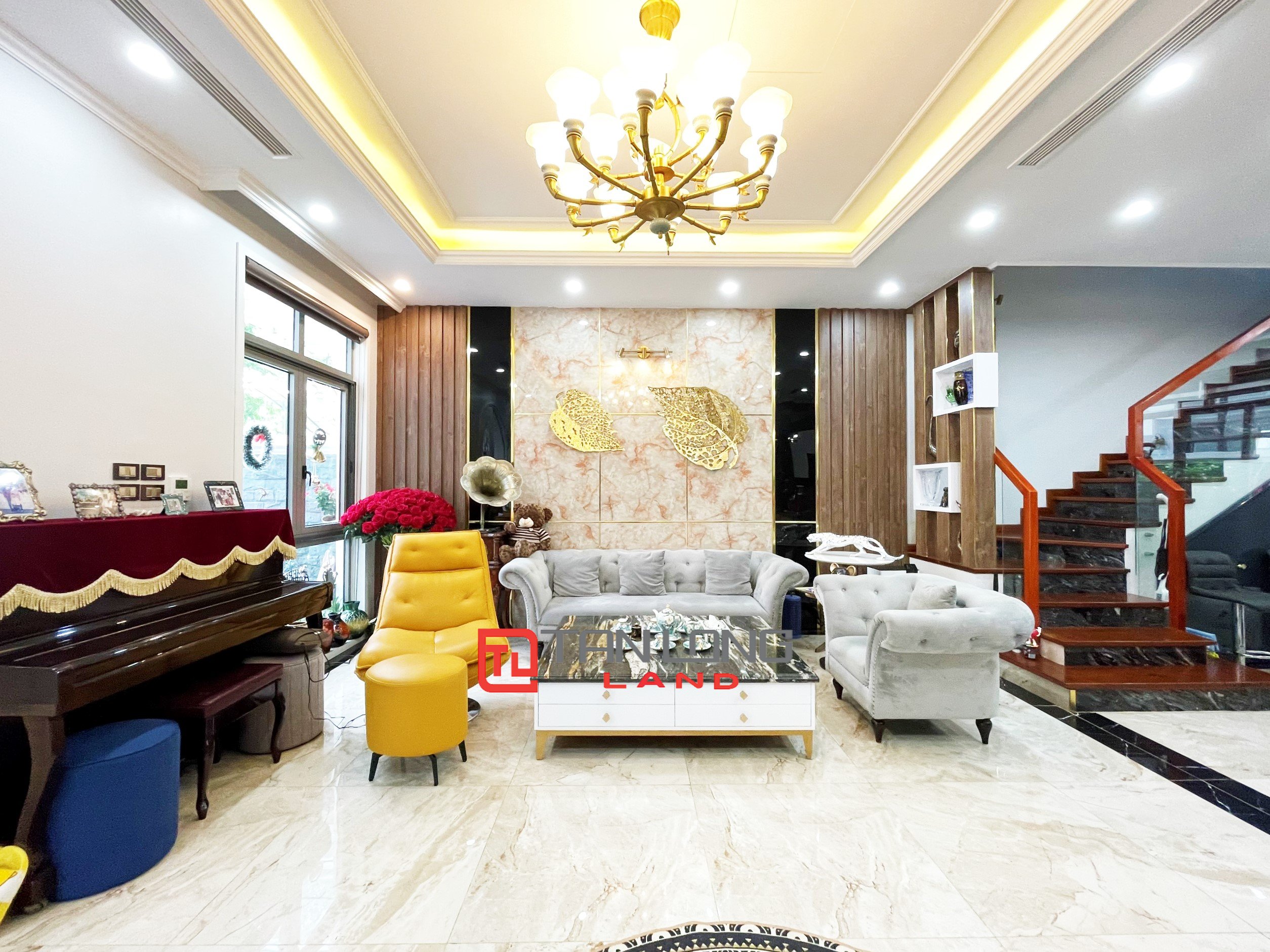 4 Bedrooms Adjacent Villa for rent near Vinschool at Vinhomes The Harmony 2