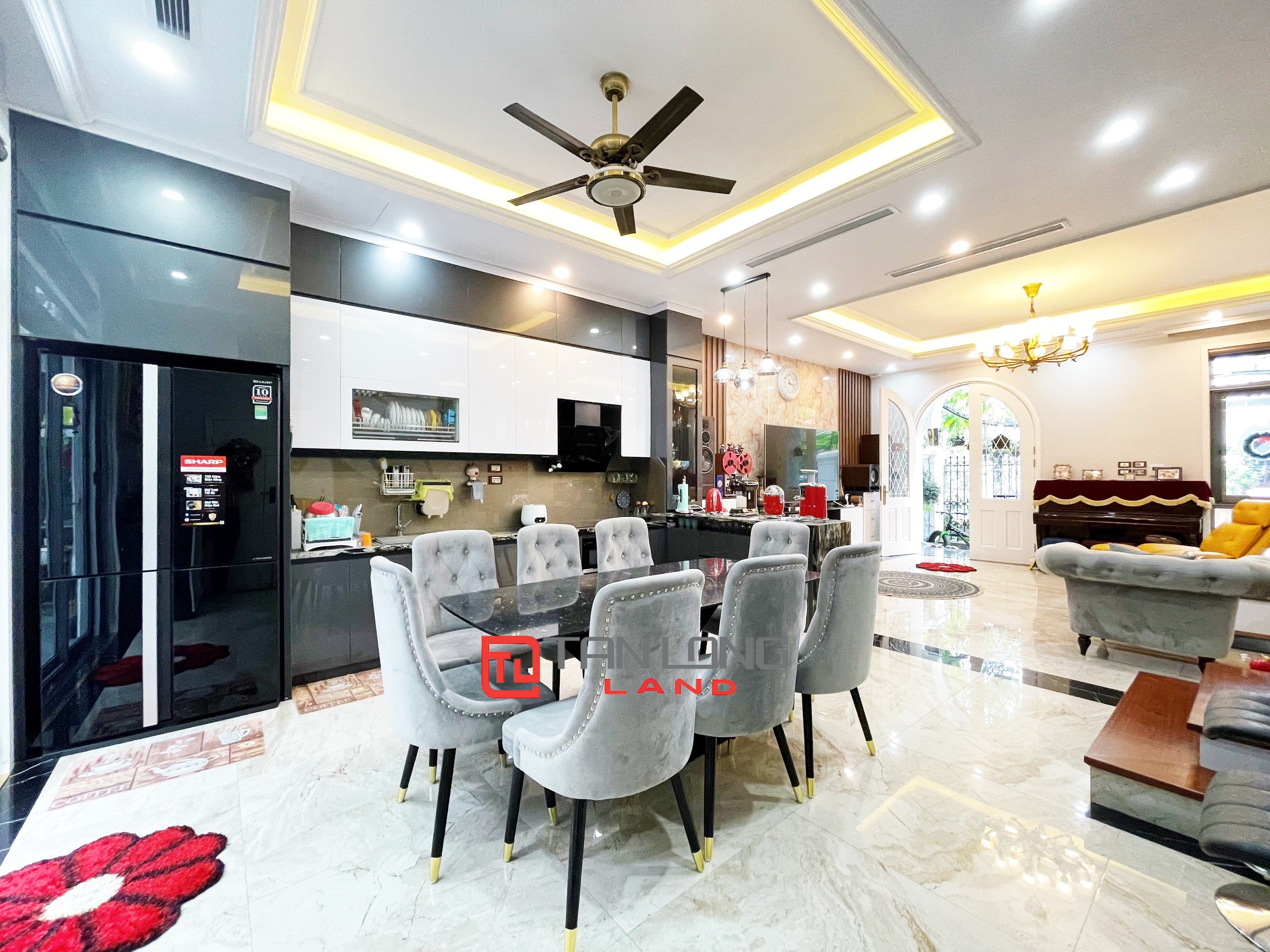 4 Bedrooms Adjacent Villa for rent near Vinschool at Vinhomes The Harmony 5