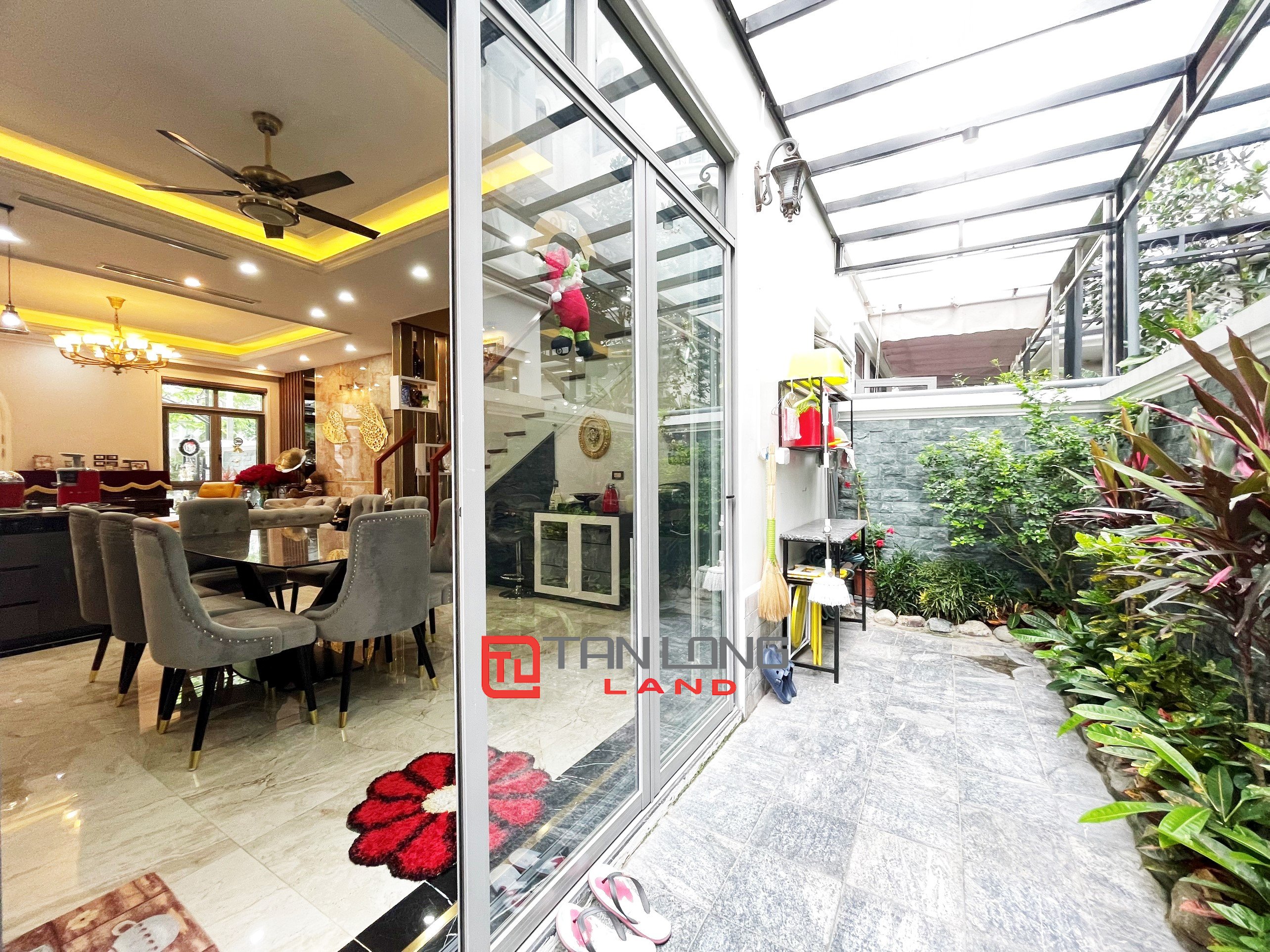 4 Bedrooms Adjacent Villa for rent near Vinschool at Vinhomes The Harmony 6