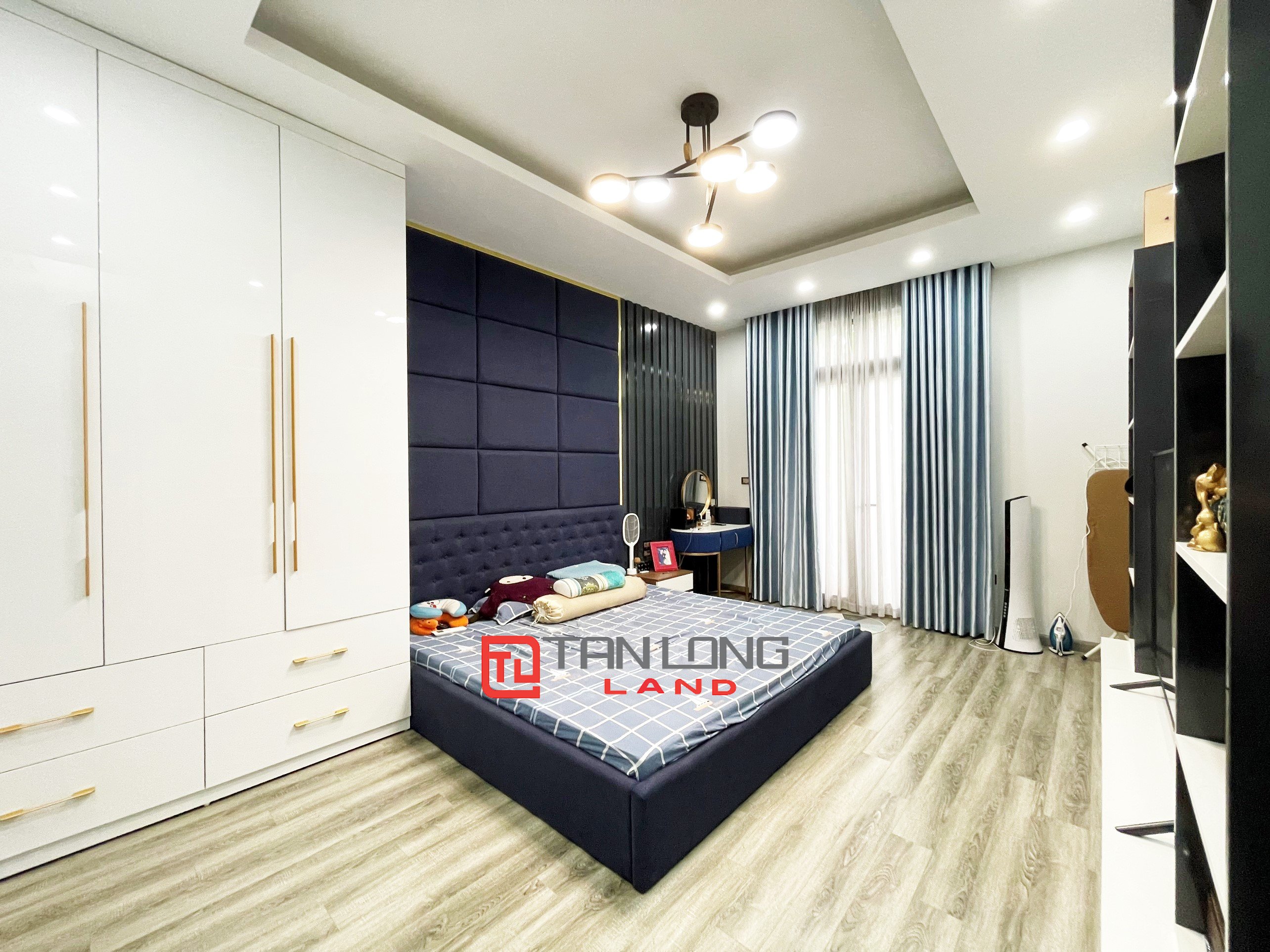 4 Bedrooms Adjacent Villa for rent near Vinschool at Vinhomes The Harmony 8