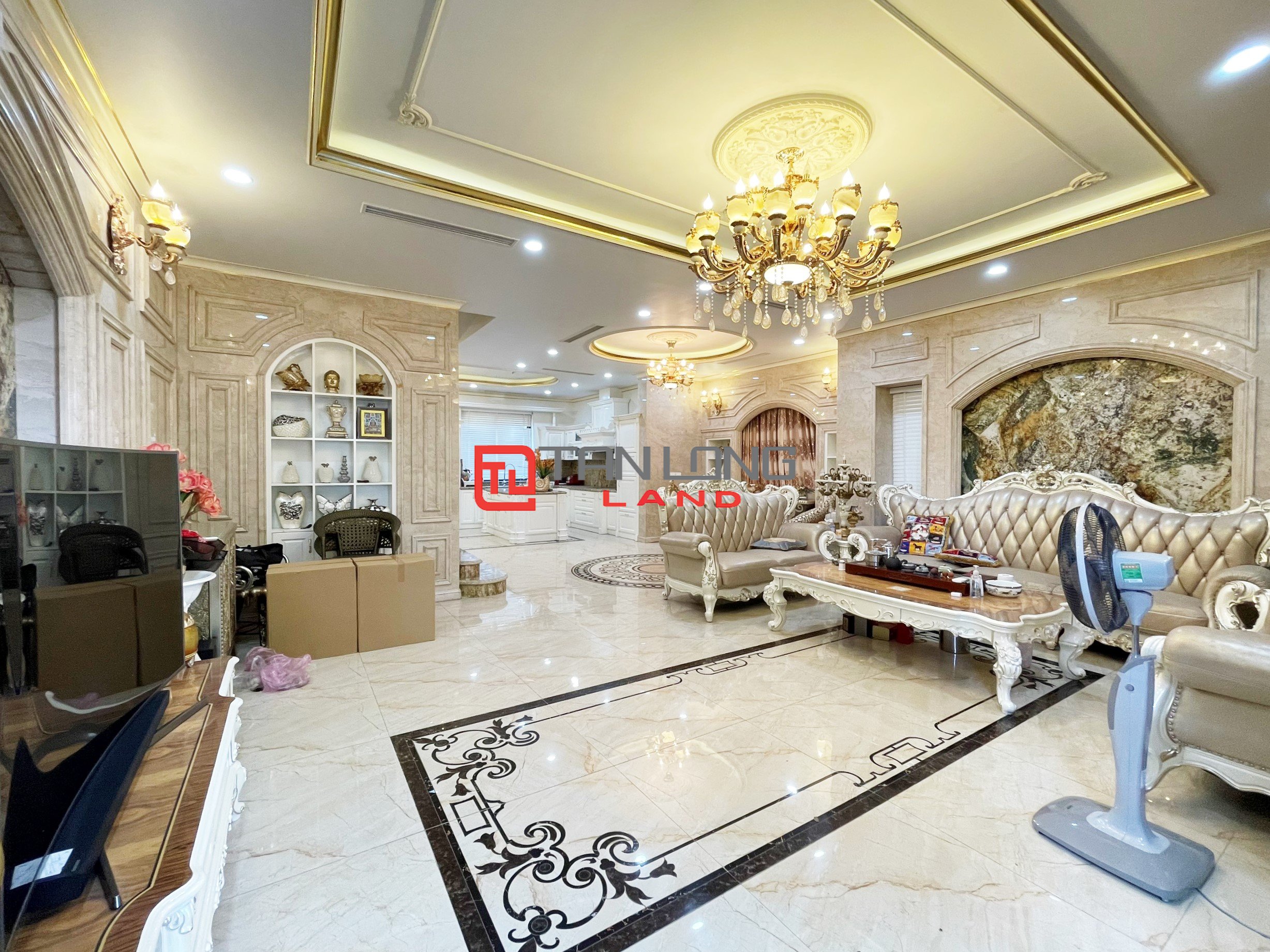 5 Bedrooms Semi-detached Villa for rent with full of Neoclassical Furniture in Vinhomes Riverside 1