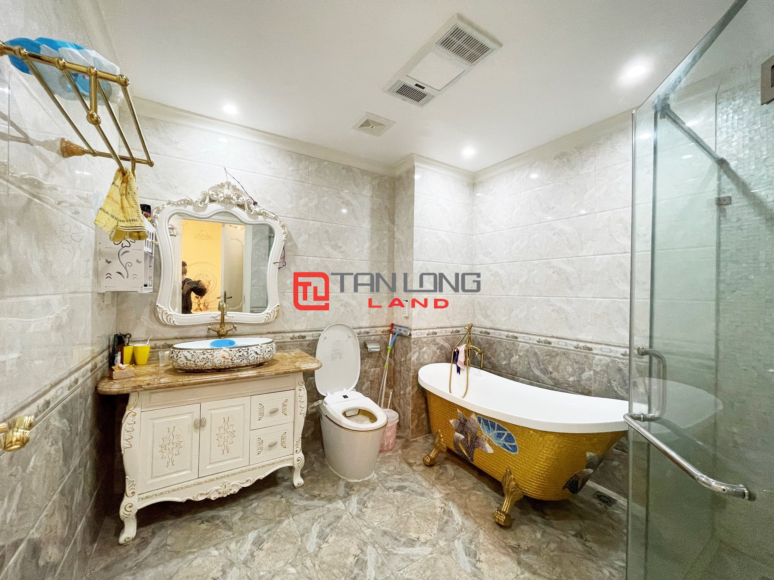 5 Bedrooms Semi-detached Villa for rent with full of Neoclassical Furniture in Vinhomes Riverside 13