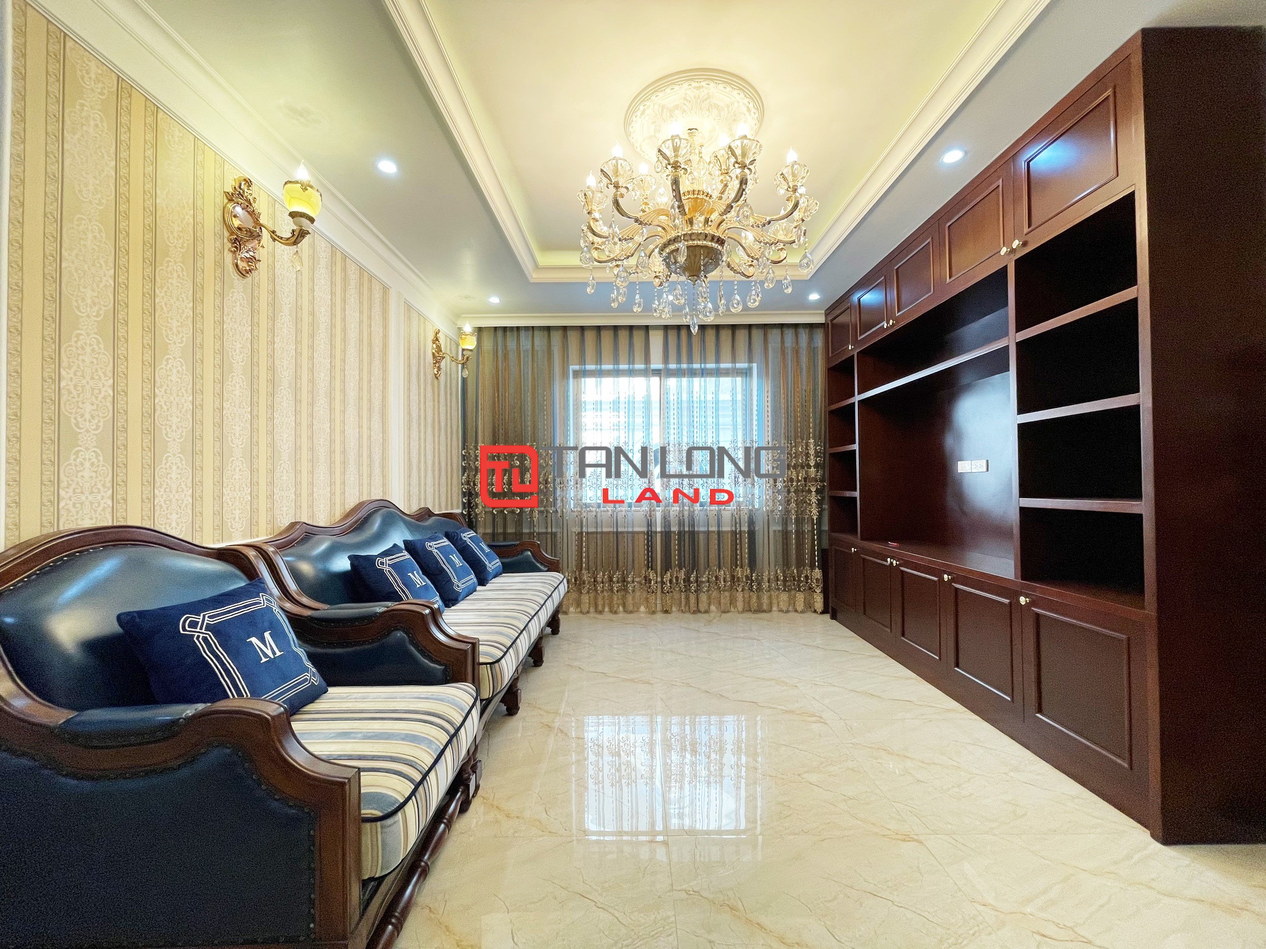 5 Bedrooms Semi-detached Villa for rent with full of Neoclassical Furniture in Vinhomes Riverside 15