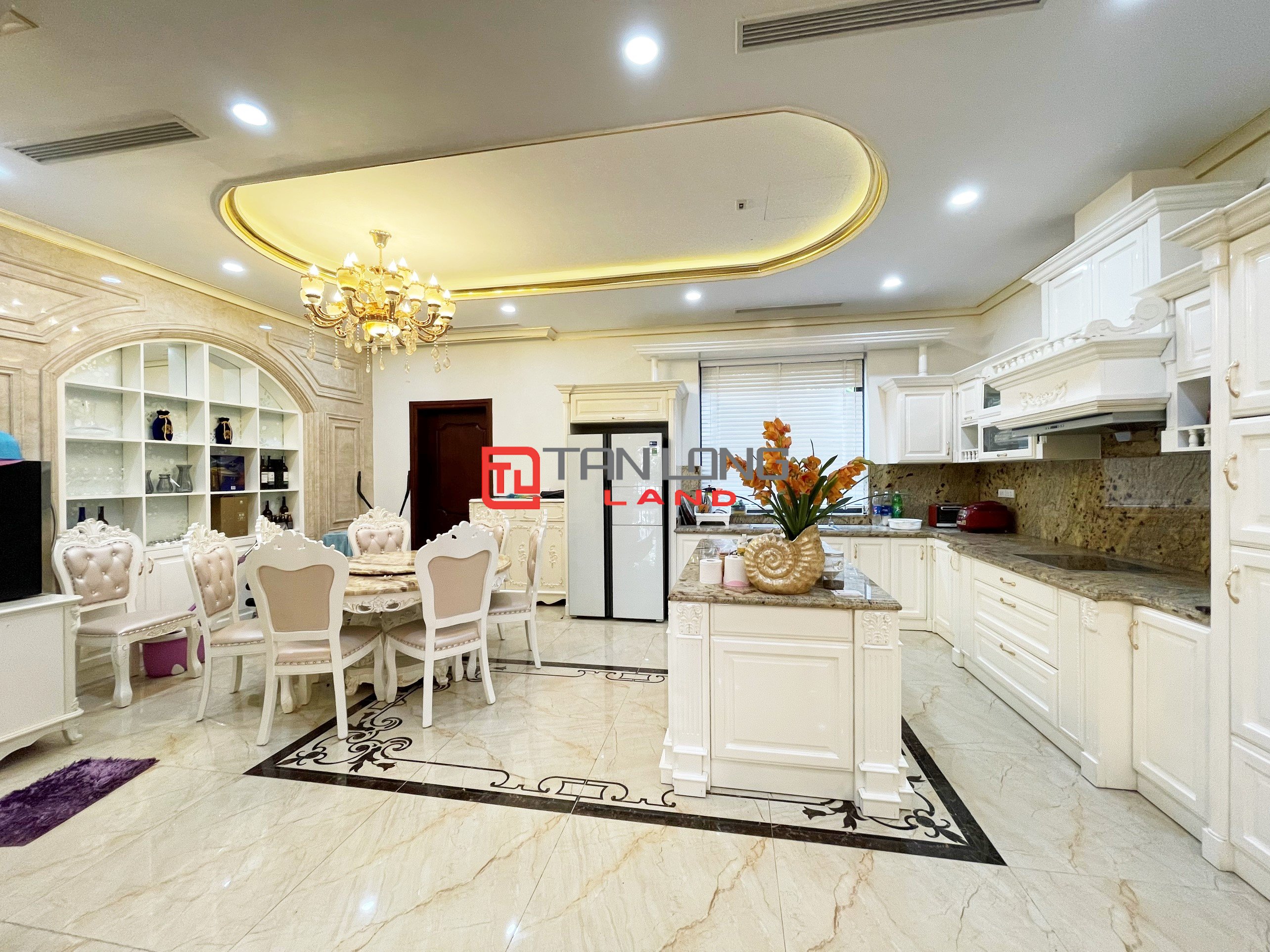 5 Bedrooms Semi-detached Villa for rent with full of Neoclassical Furniture in Vinhomes Riverside 4